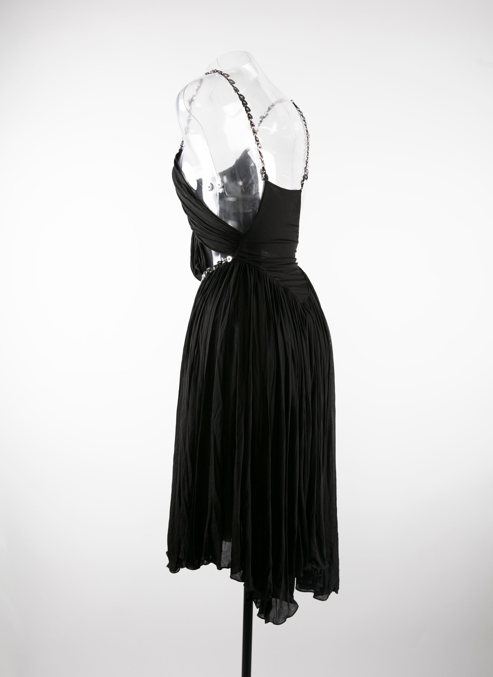Robe plissé à découpes et orné de chaînes - Noir