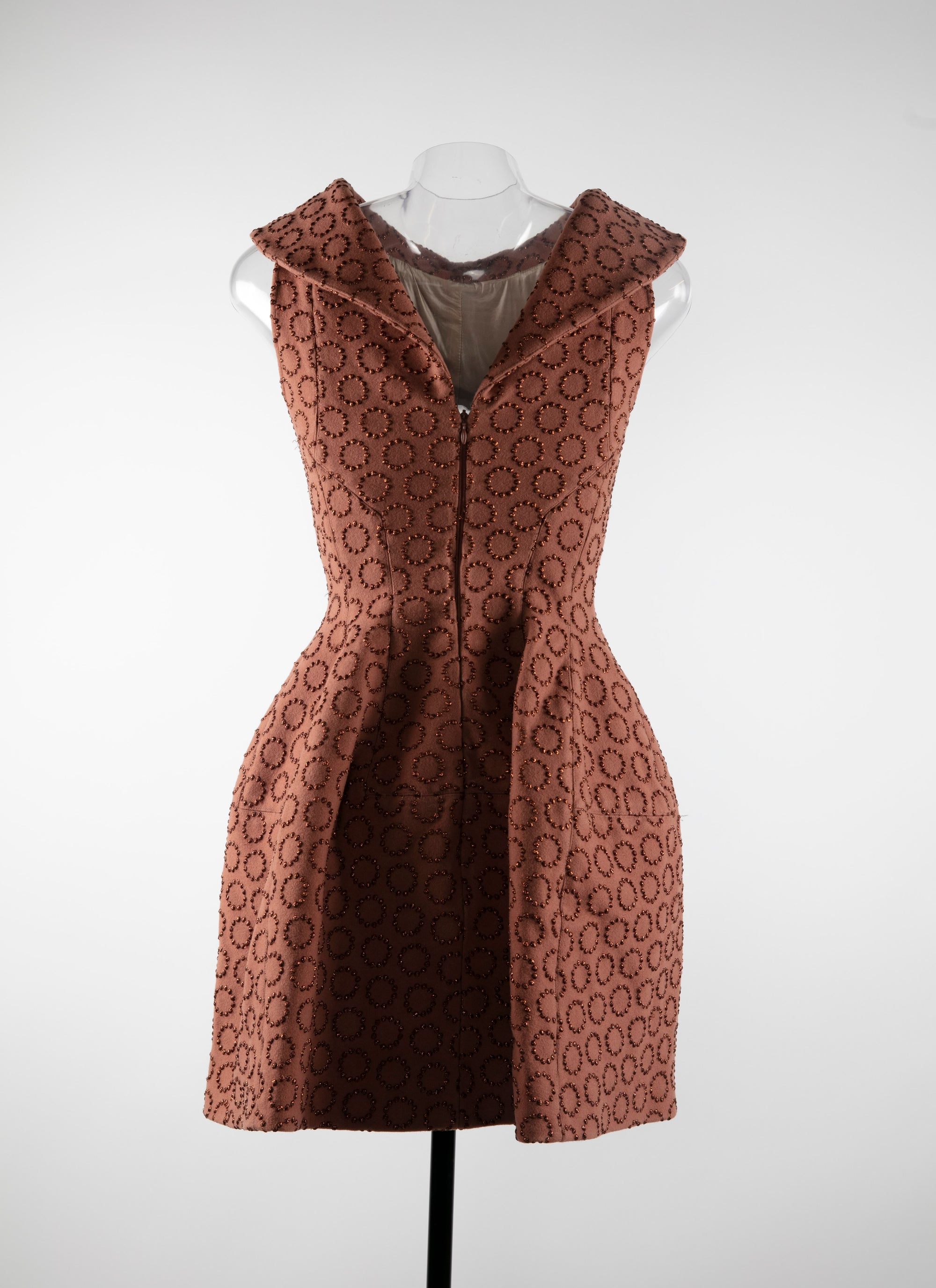 Sleeveless short flared studded dress with shirt collar - Hazelnut & Gold