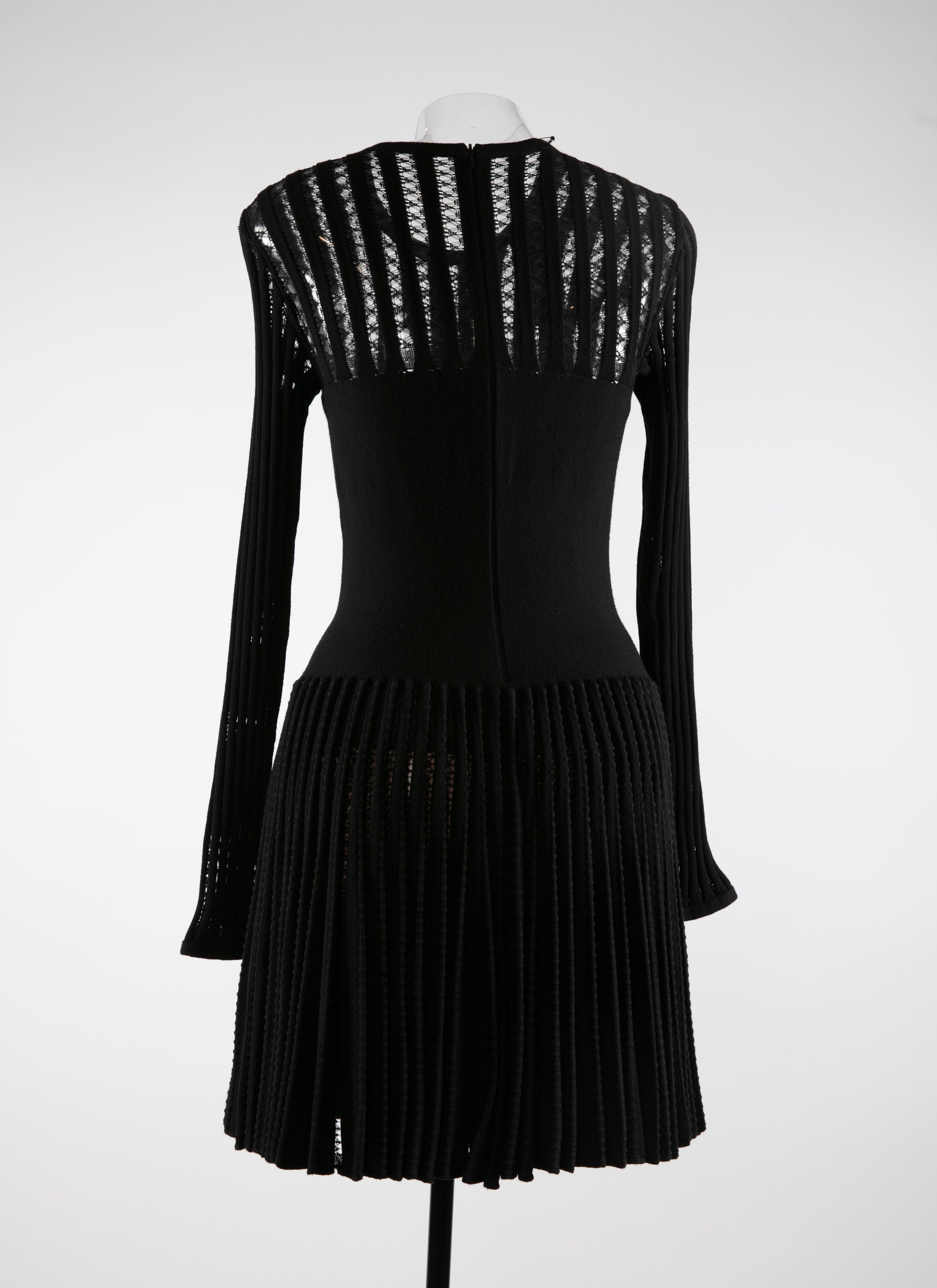 Robe courte plissée à manches longues en laine - Noir