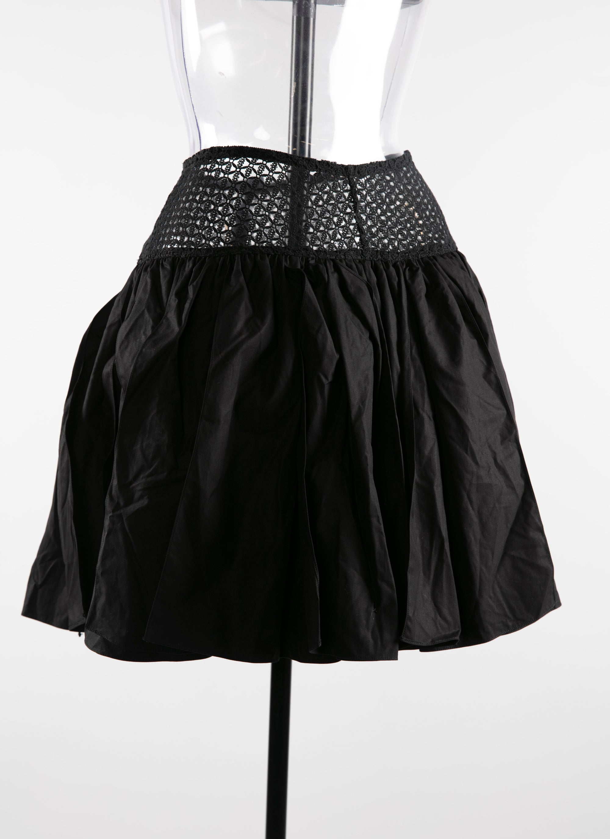 Mini-jupe plissée avec détails ajourés - Noir