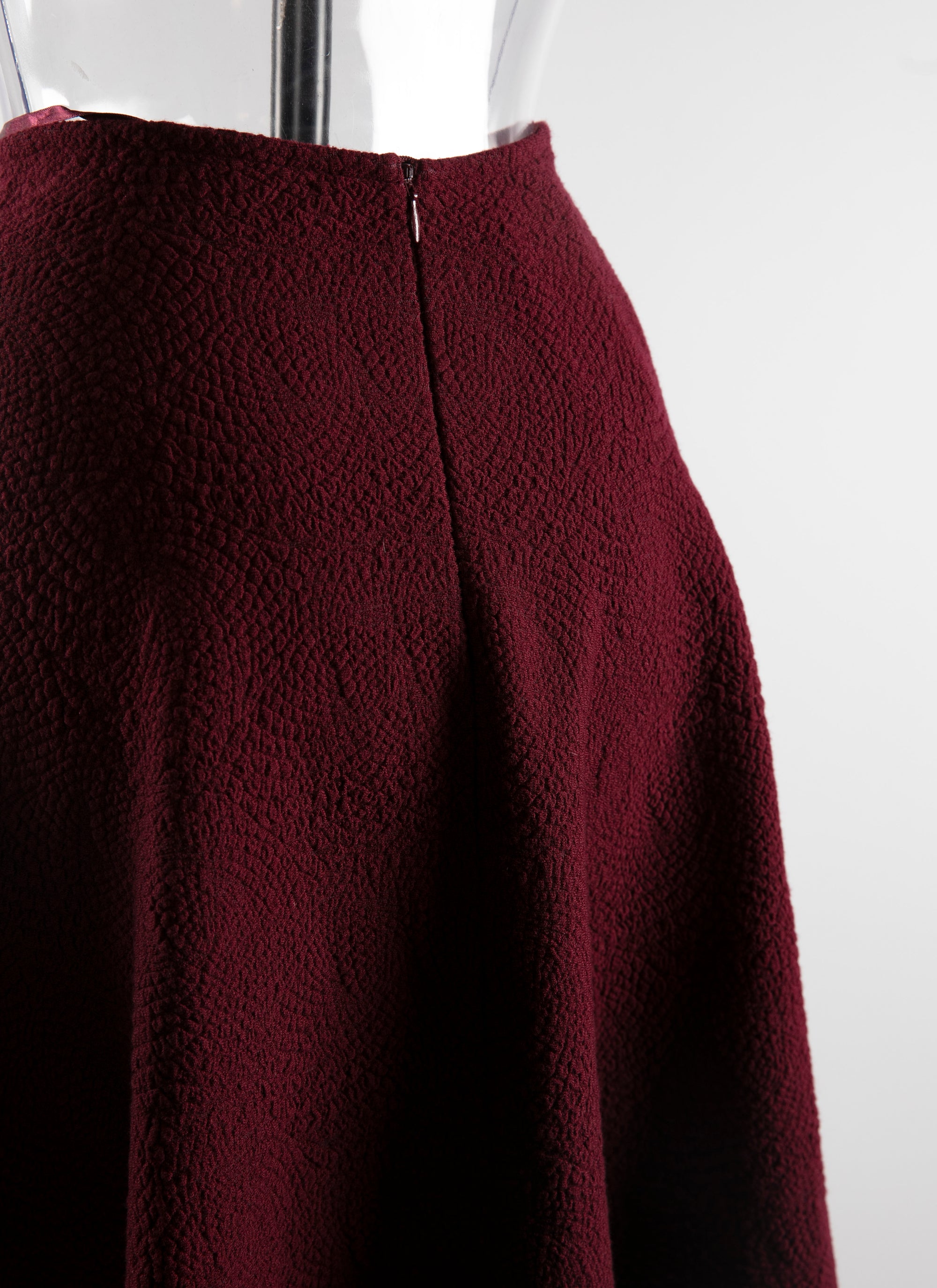 Short textured skirt - Cherry