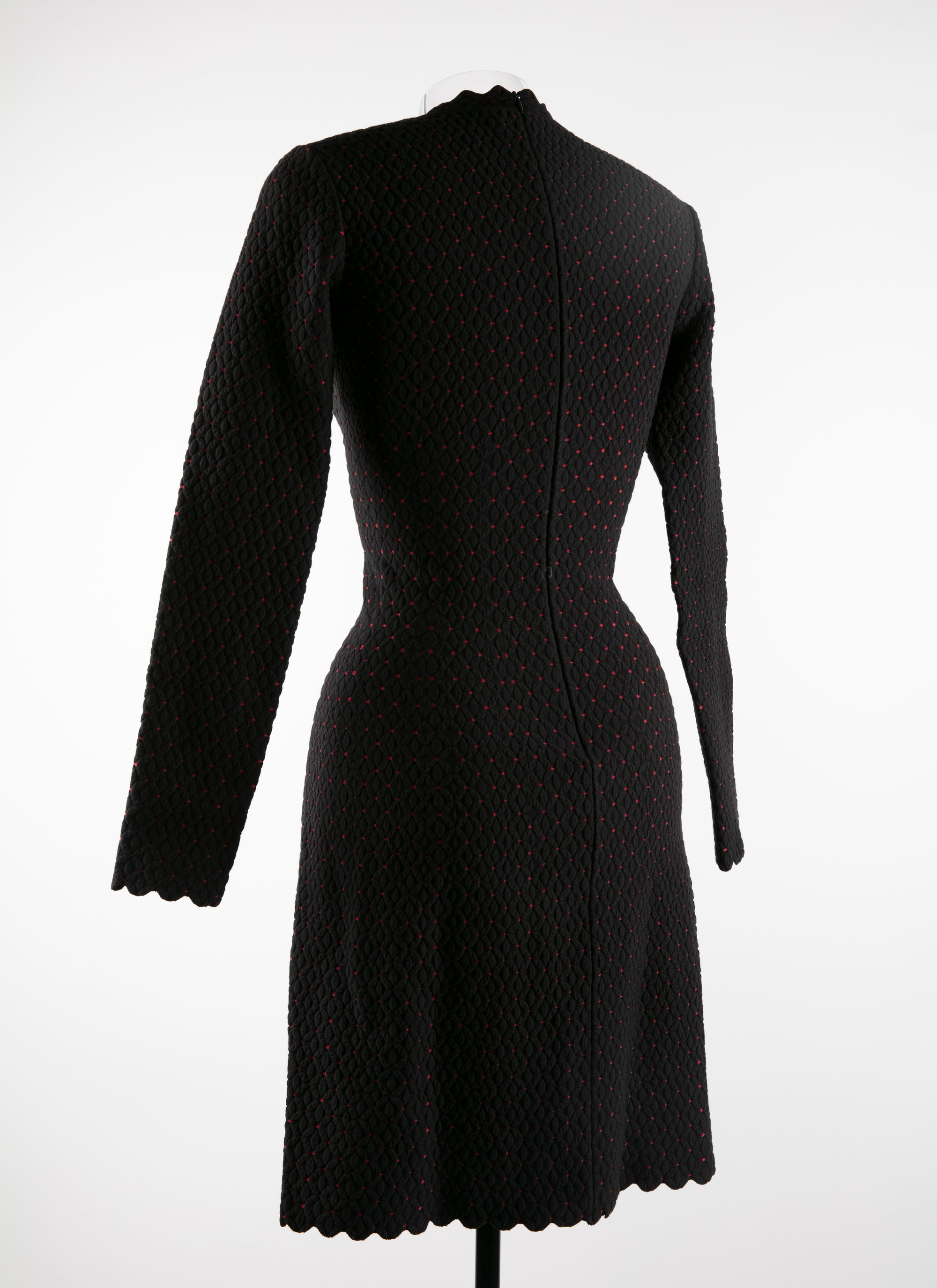 V-neck short dress in fine knit - Black & Ruby