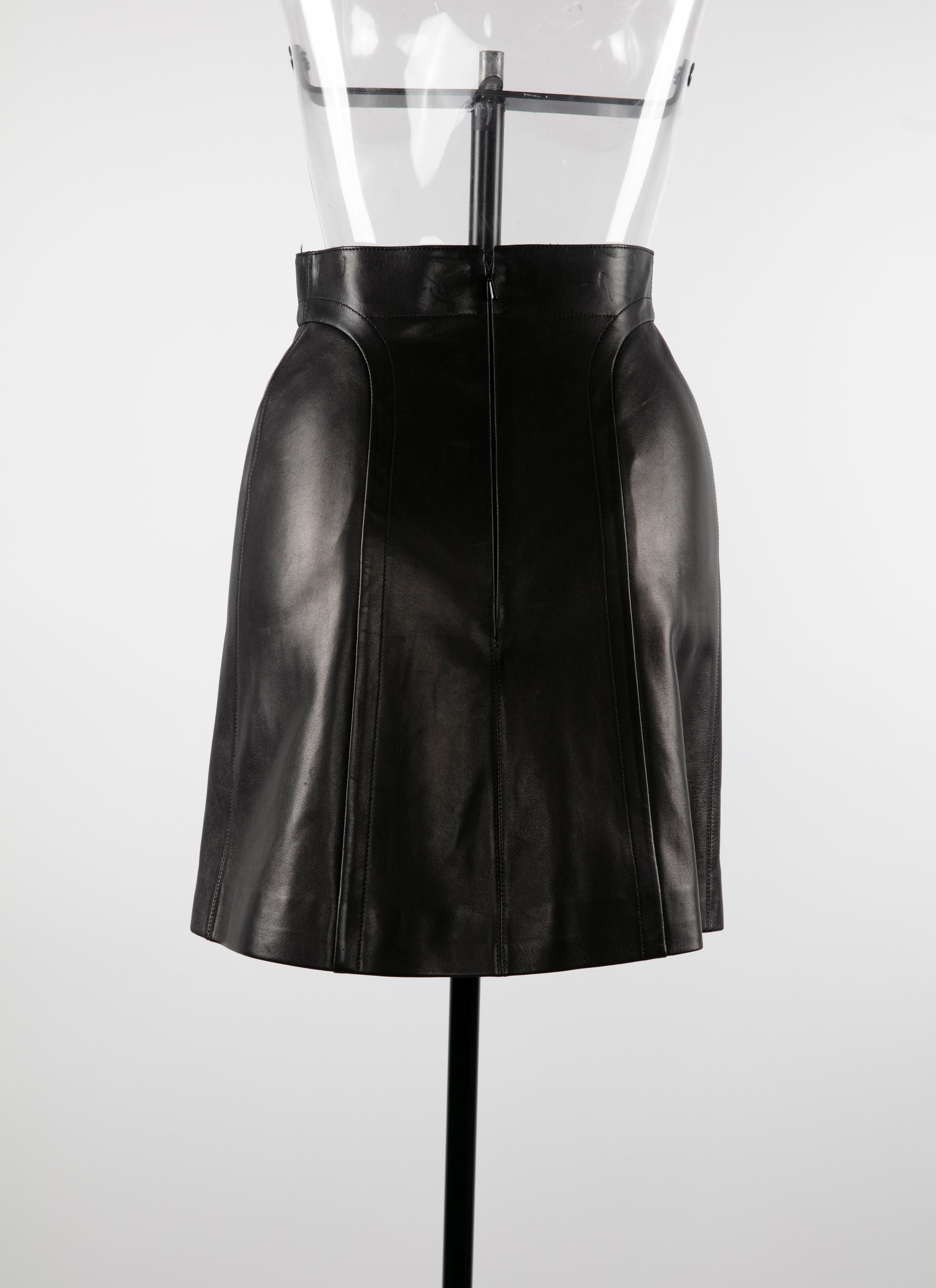Short leather skirt with couture detail - Intense Black