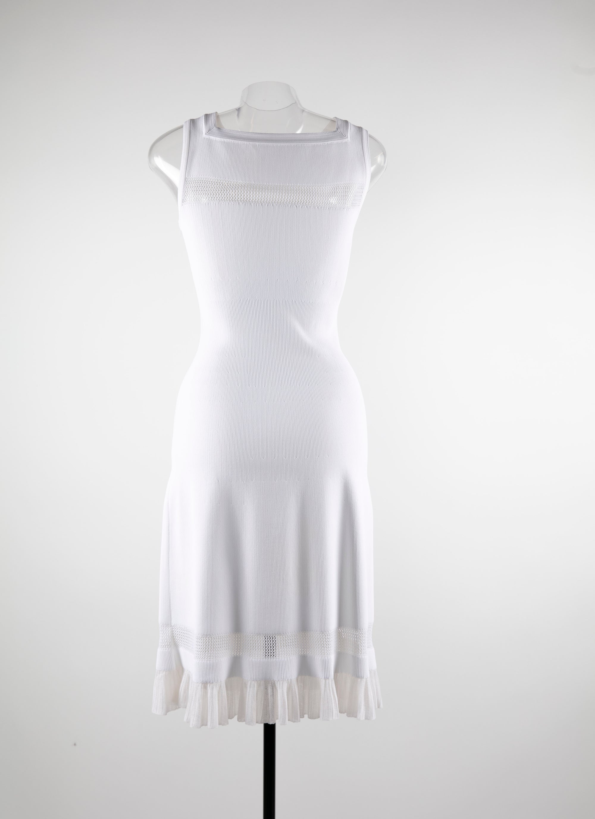 Sleeveless square-neck dress with lace hem - White