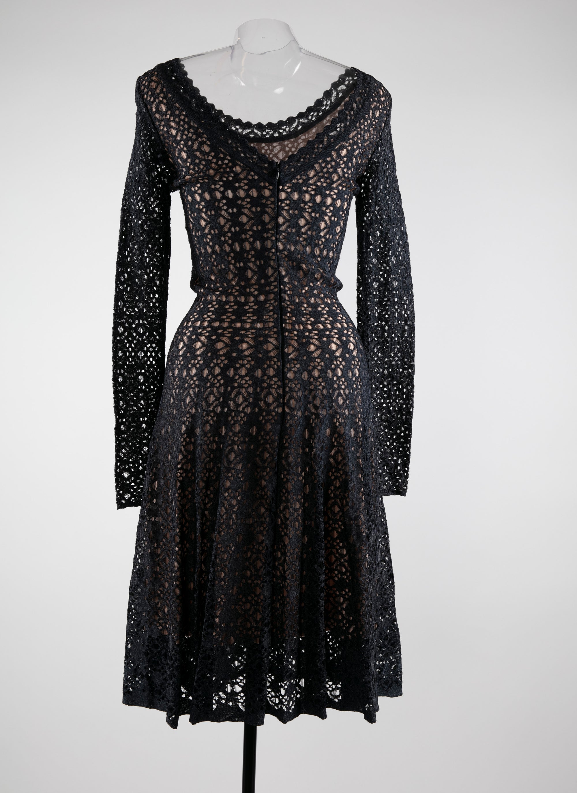 Long-sleeved lace dress with scalloped collar - Night Metal