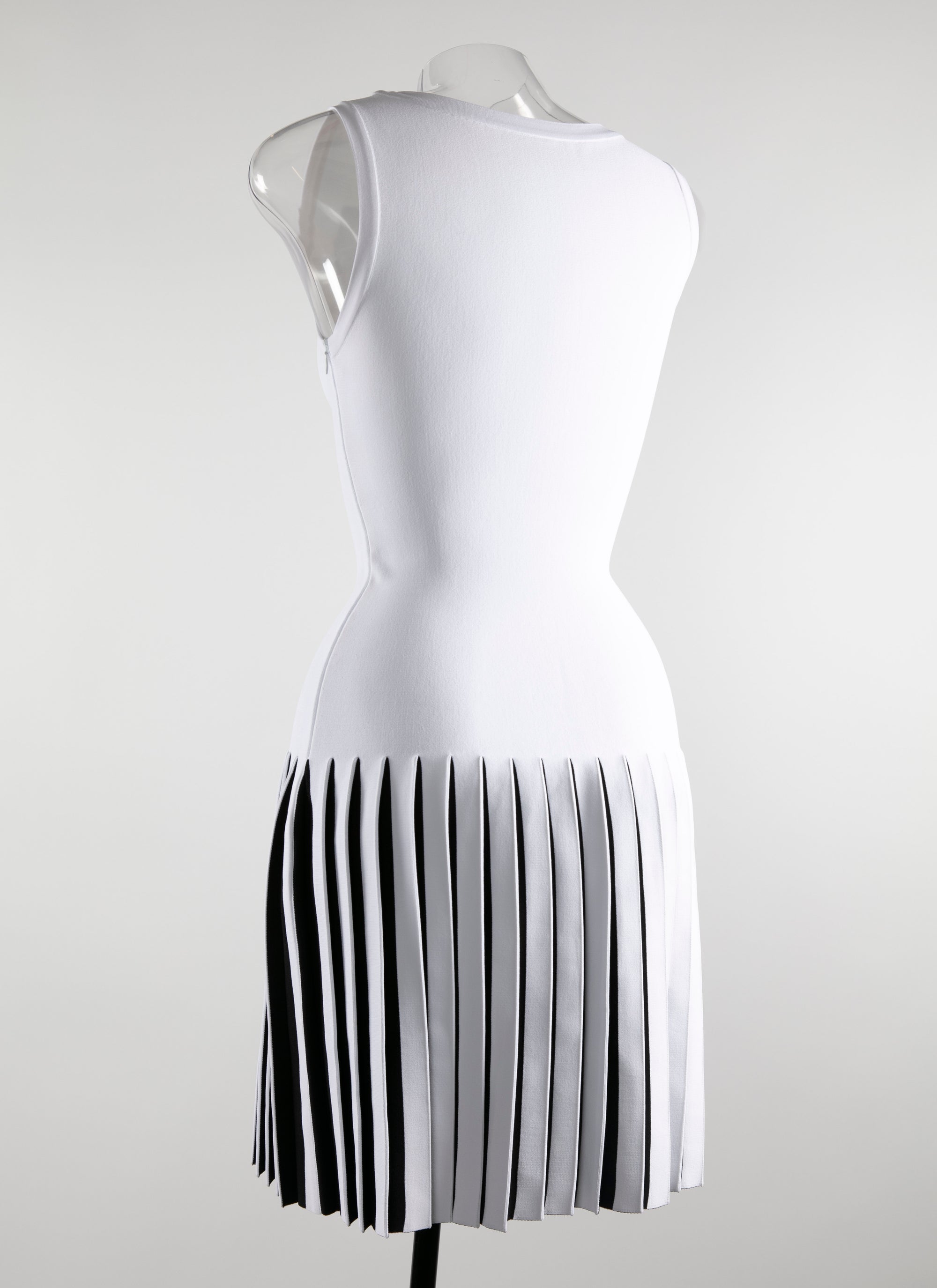 Robe courte sans manches à plis - Blanc & Noir
