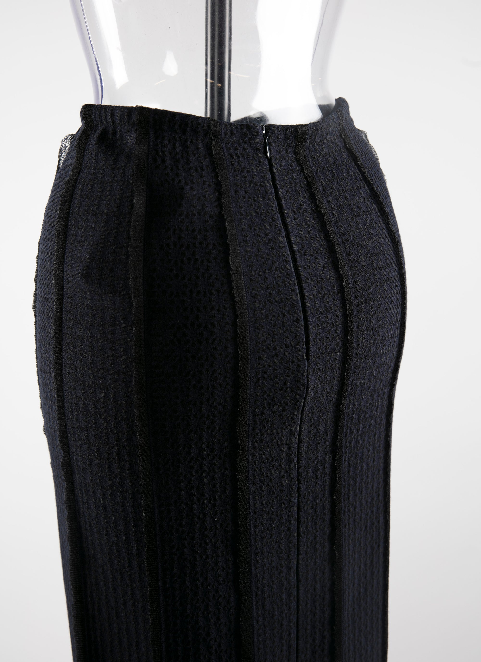 Long skirt in wool fitted and flared - Night & Black