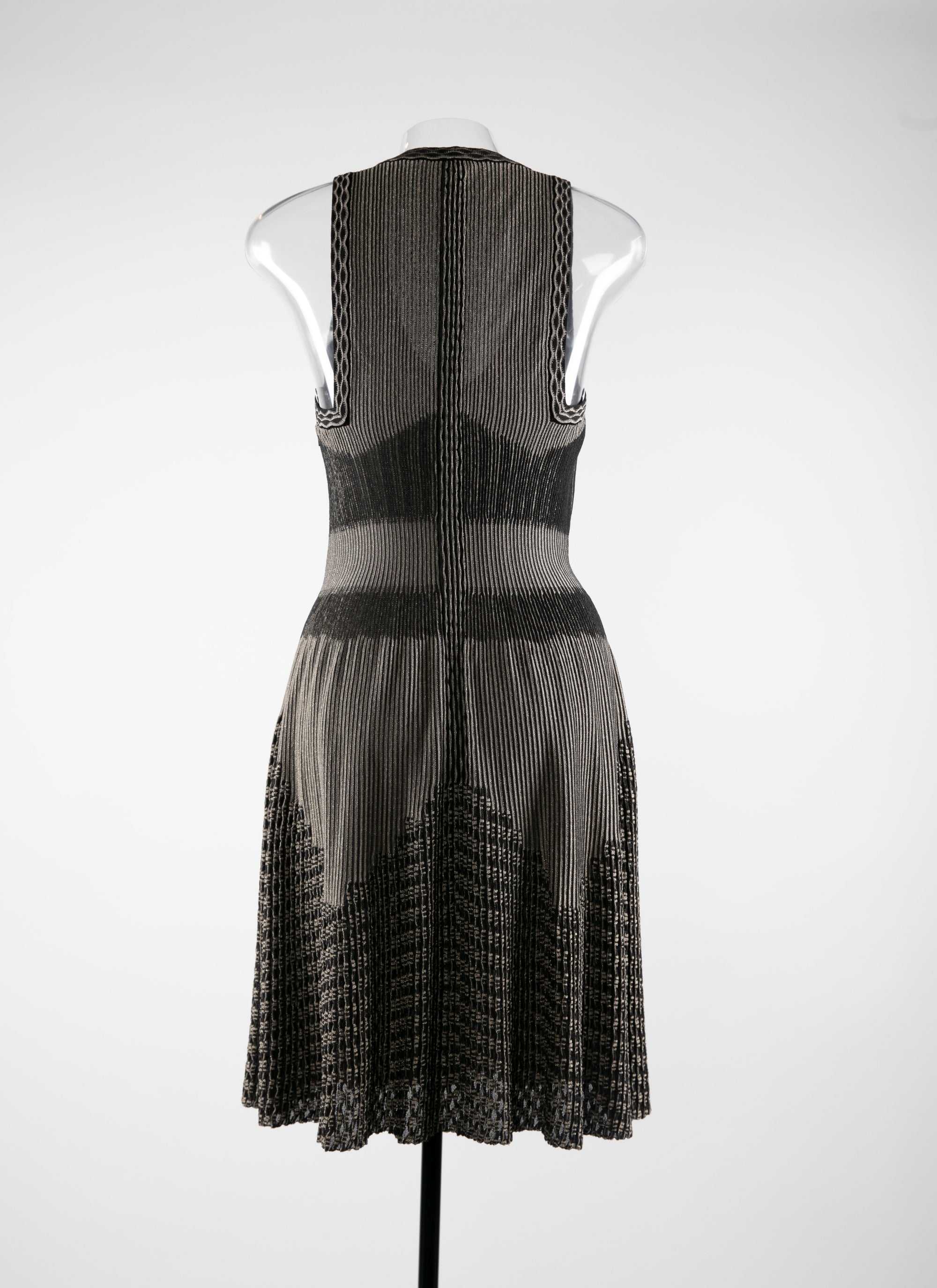 Sleeveless regular dress - Black & Rhodium