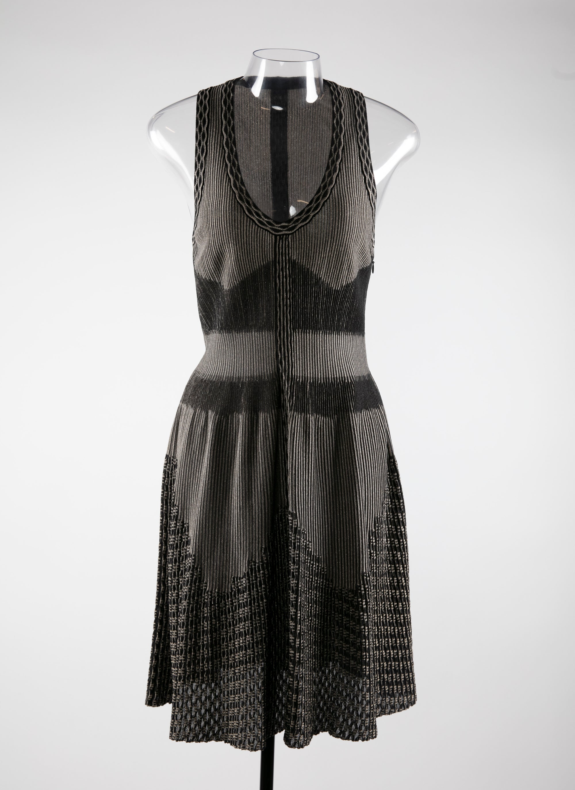 Sleeveless regular dress - Black & Rhodium