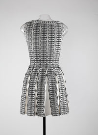 Sleeveless pleated tunic - White & Black