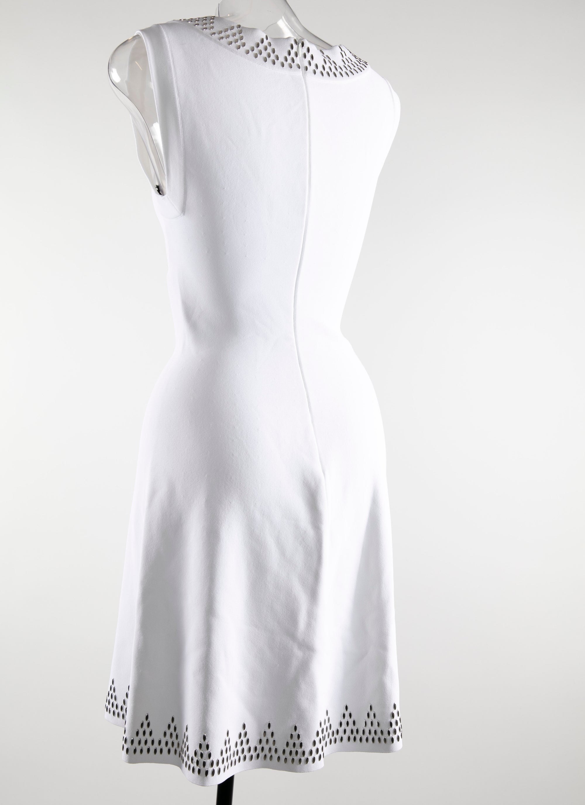 Sleeveless silver v-neck dress - White
