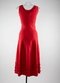 Sleeveless dress with embossed details - Scarlet