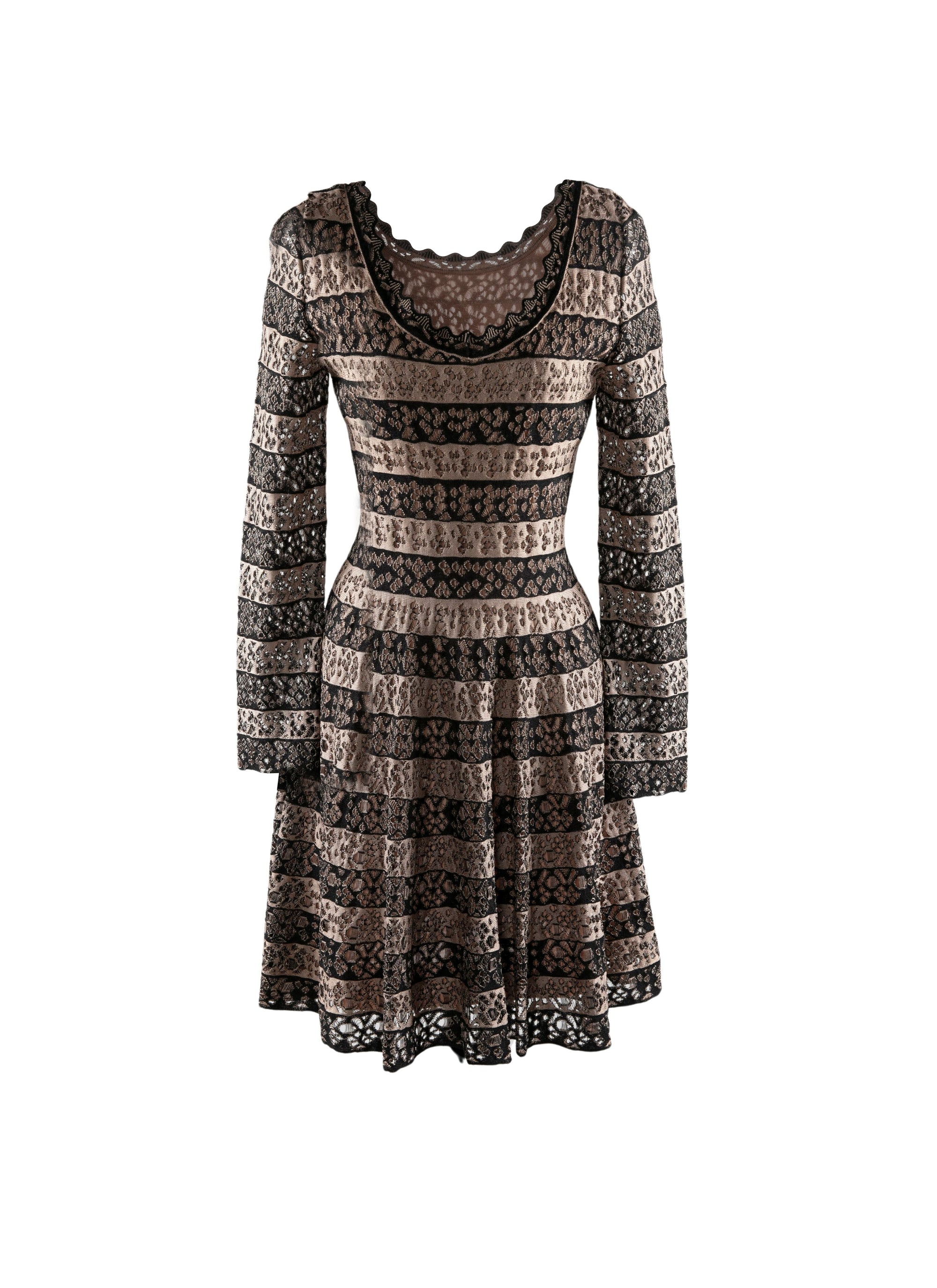 Dress with scalloped collar and lace hem - Black & Flesh