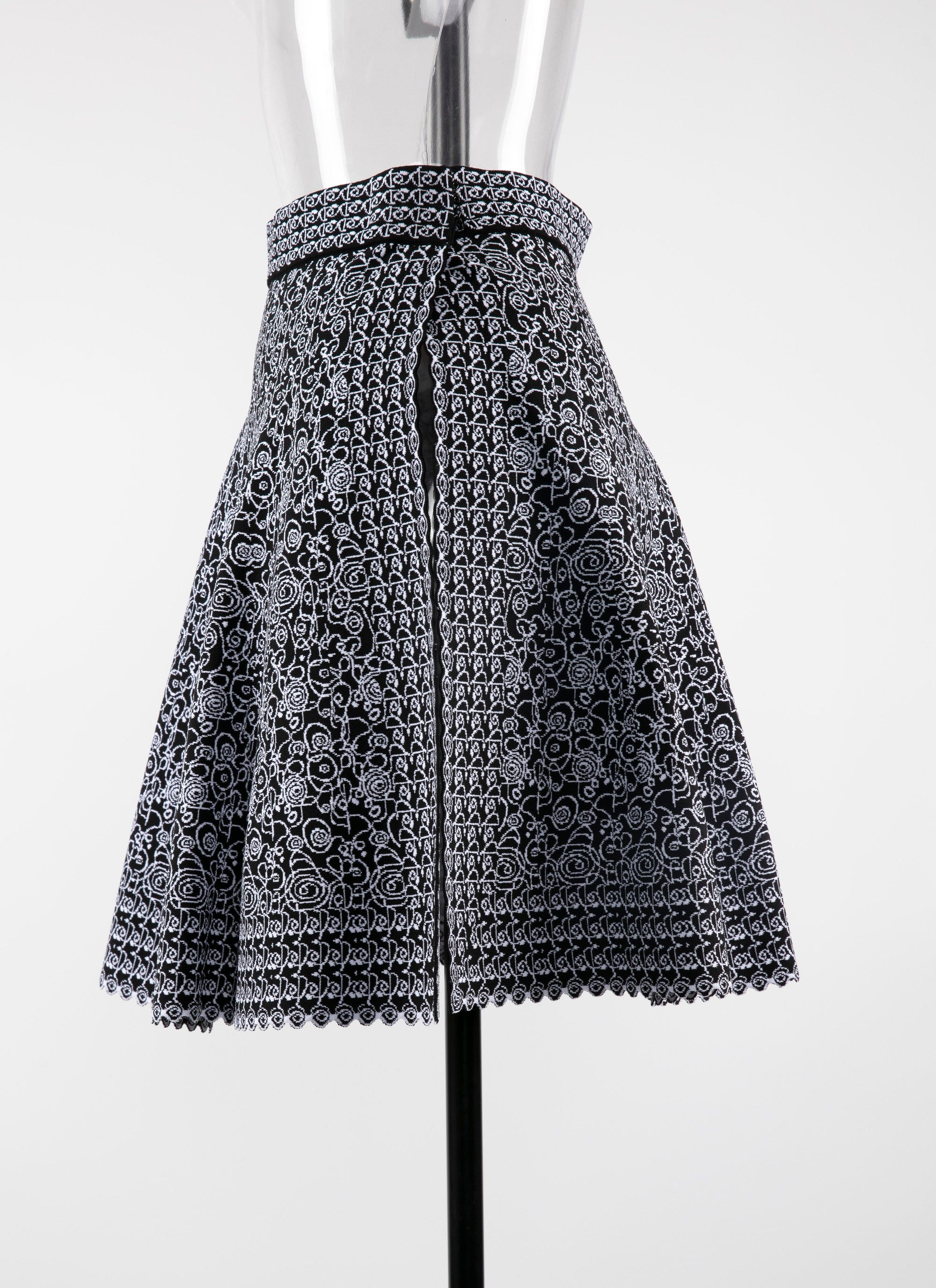 Labyrinth skirt - Black & White