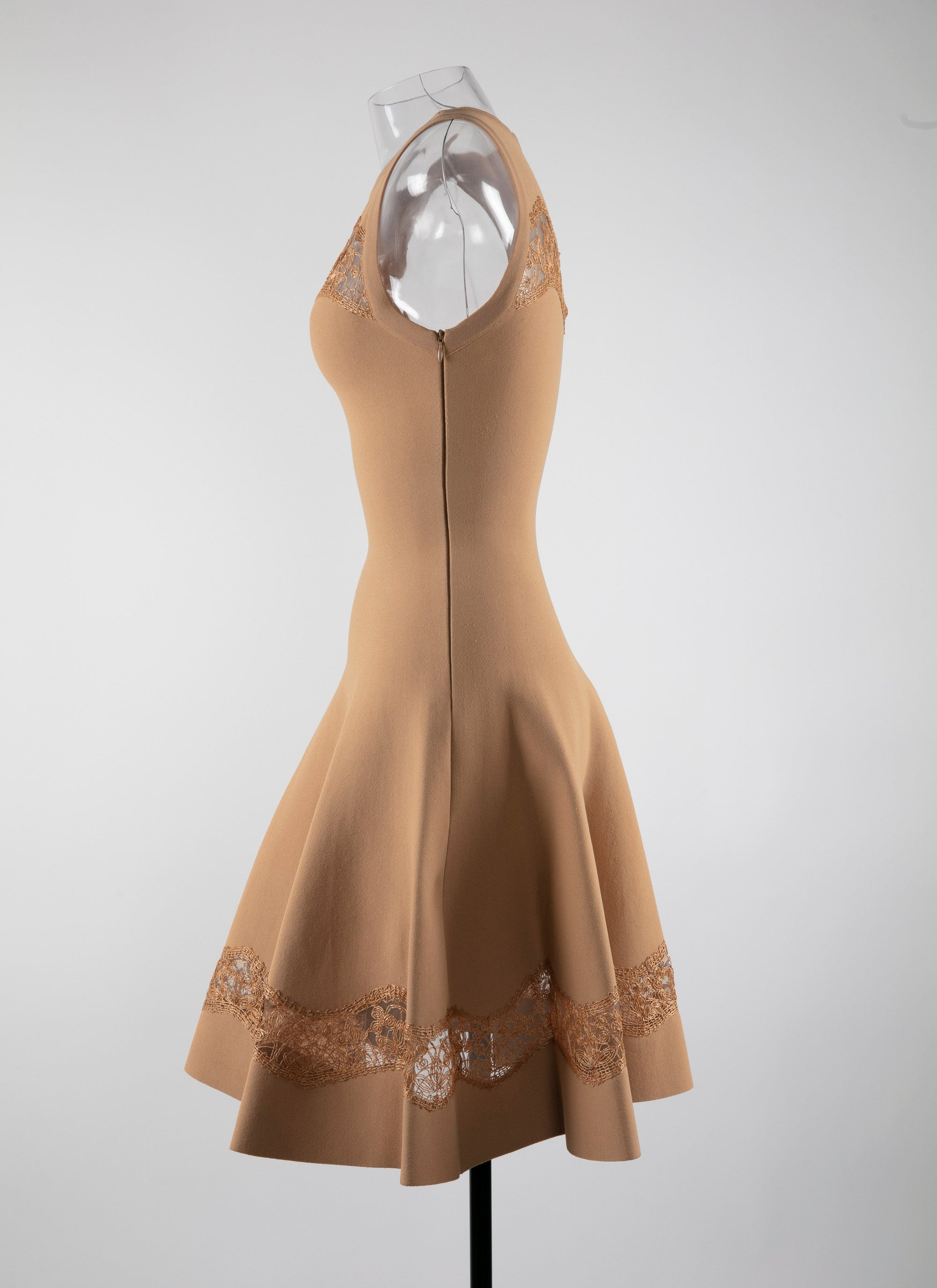 Sleeveless lace dress - Chamois