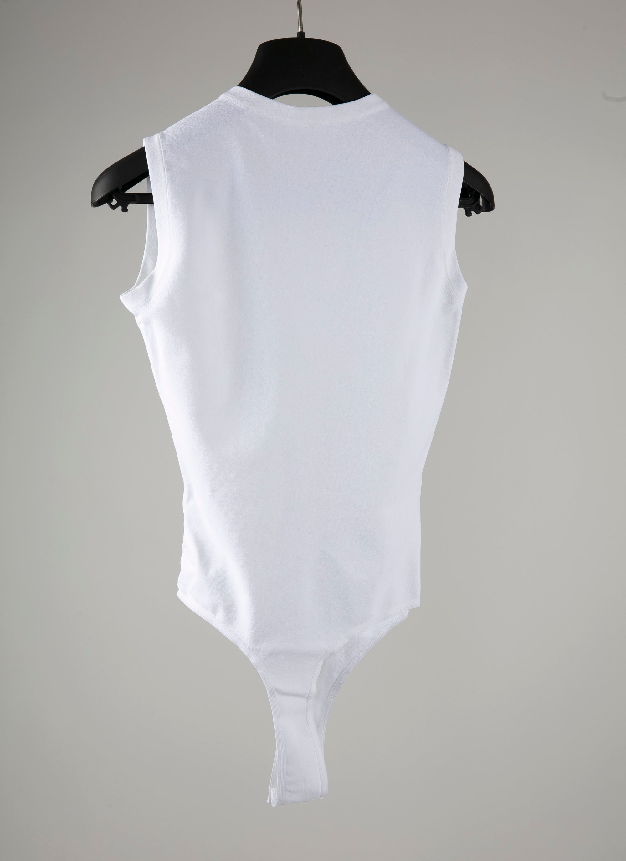 Classic sleeveless round neck bodysuit - White