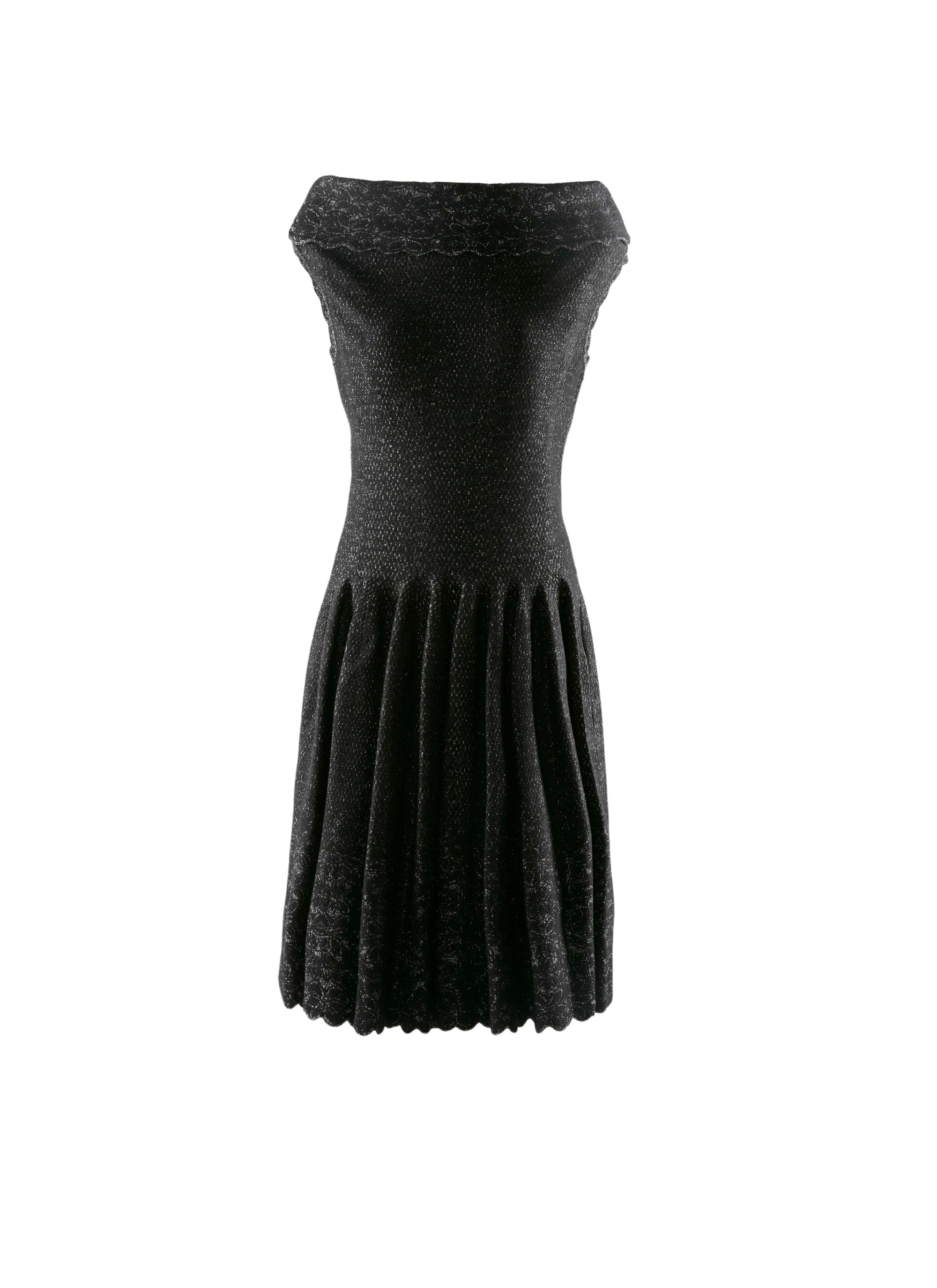 Sleeveless pleated boat neck dress - Black & Silver