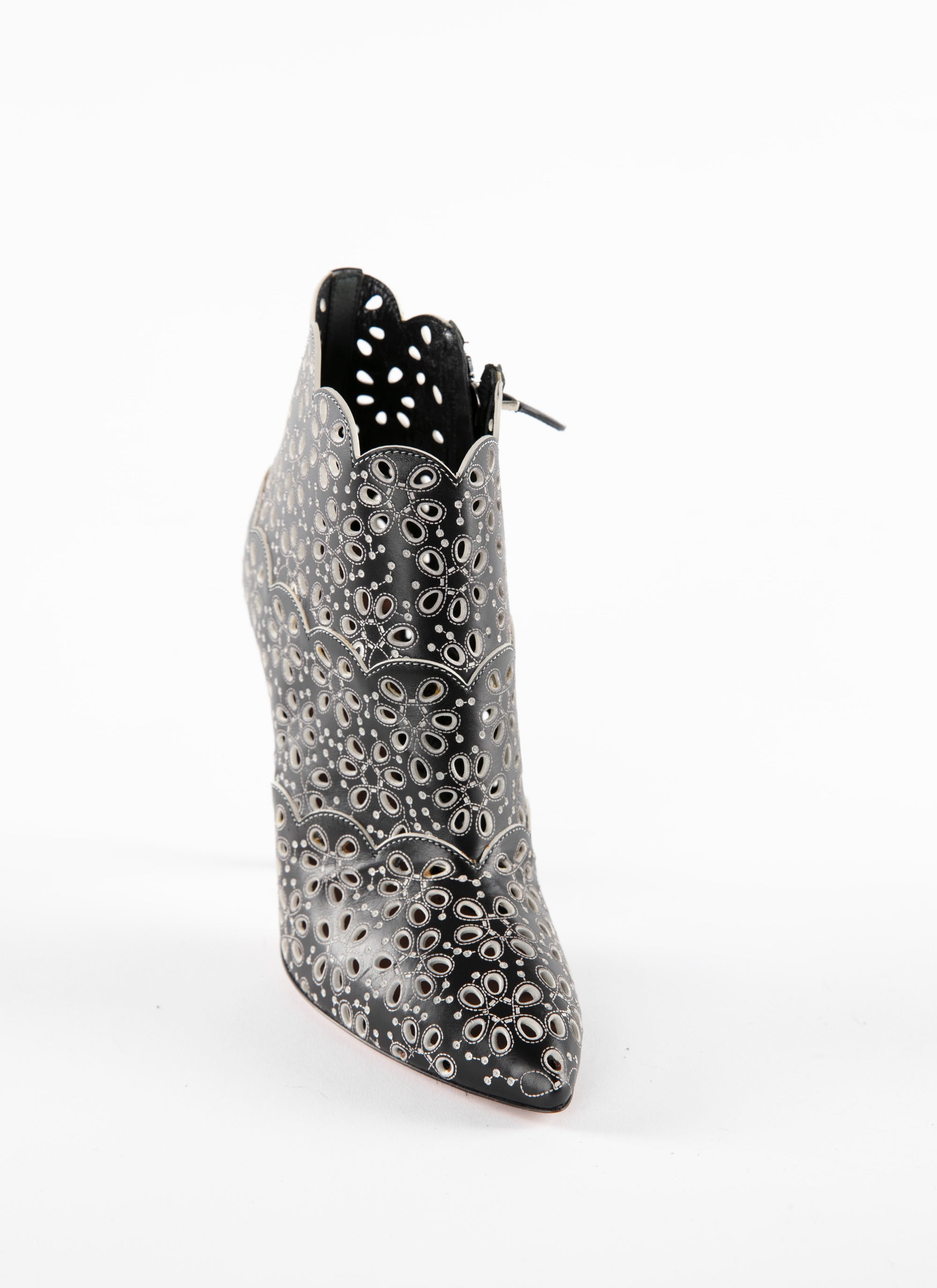 Perforated leather pointed-toe ankle boots - Black & White