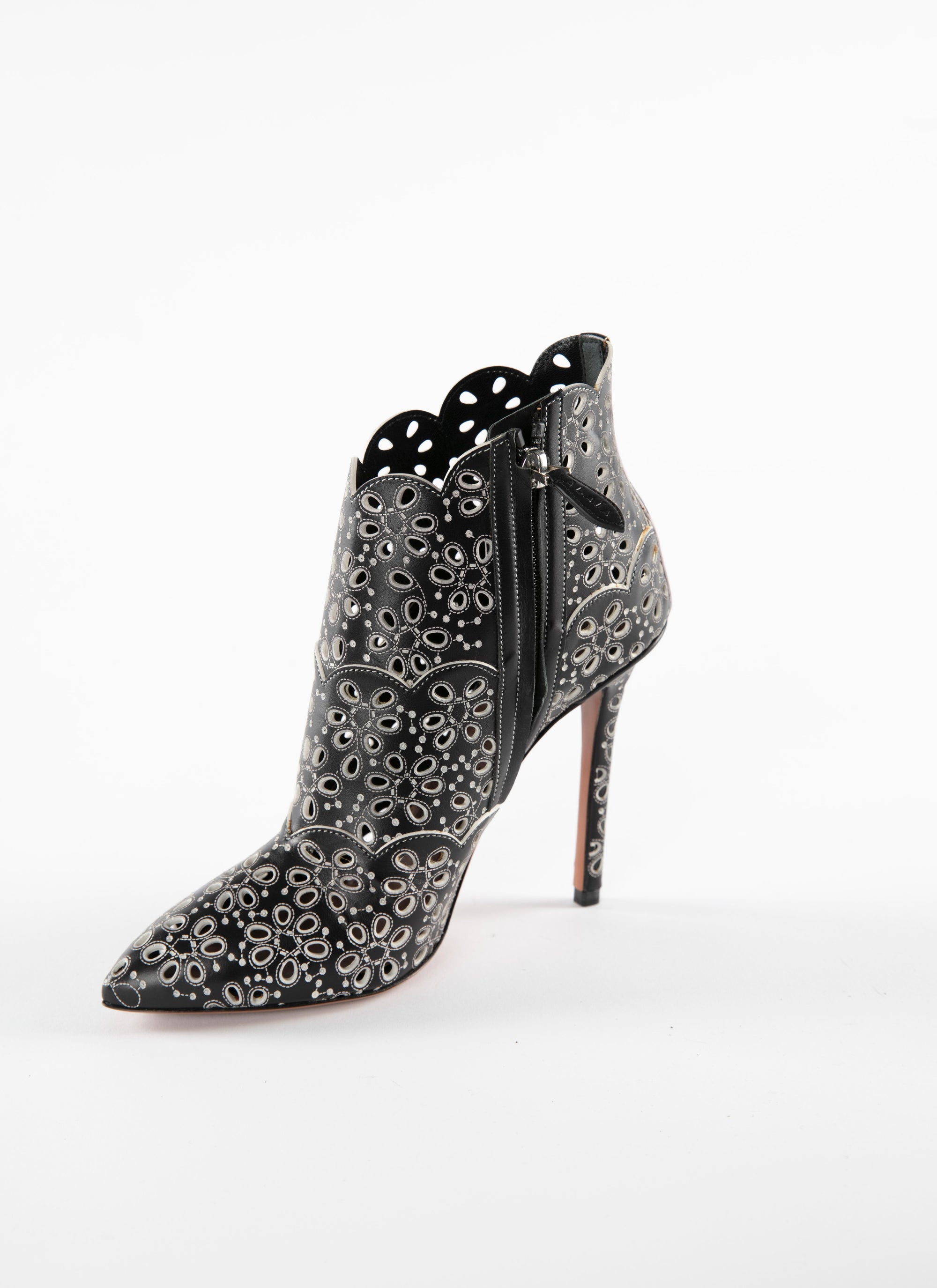 Perforated leather pointed-toe ankle boots - Black & White