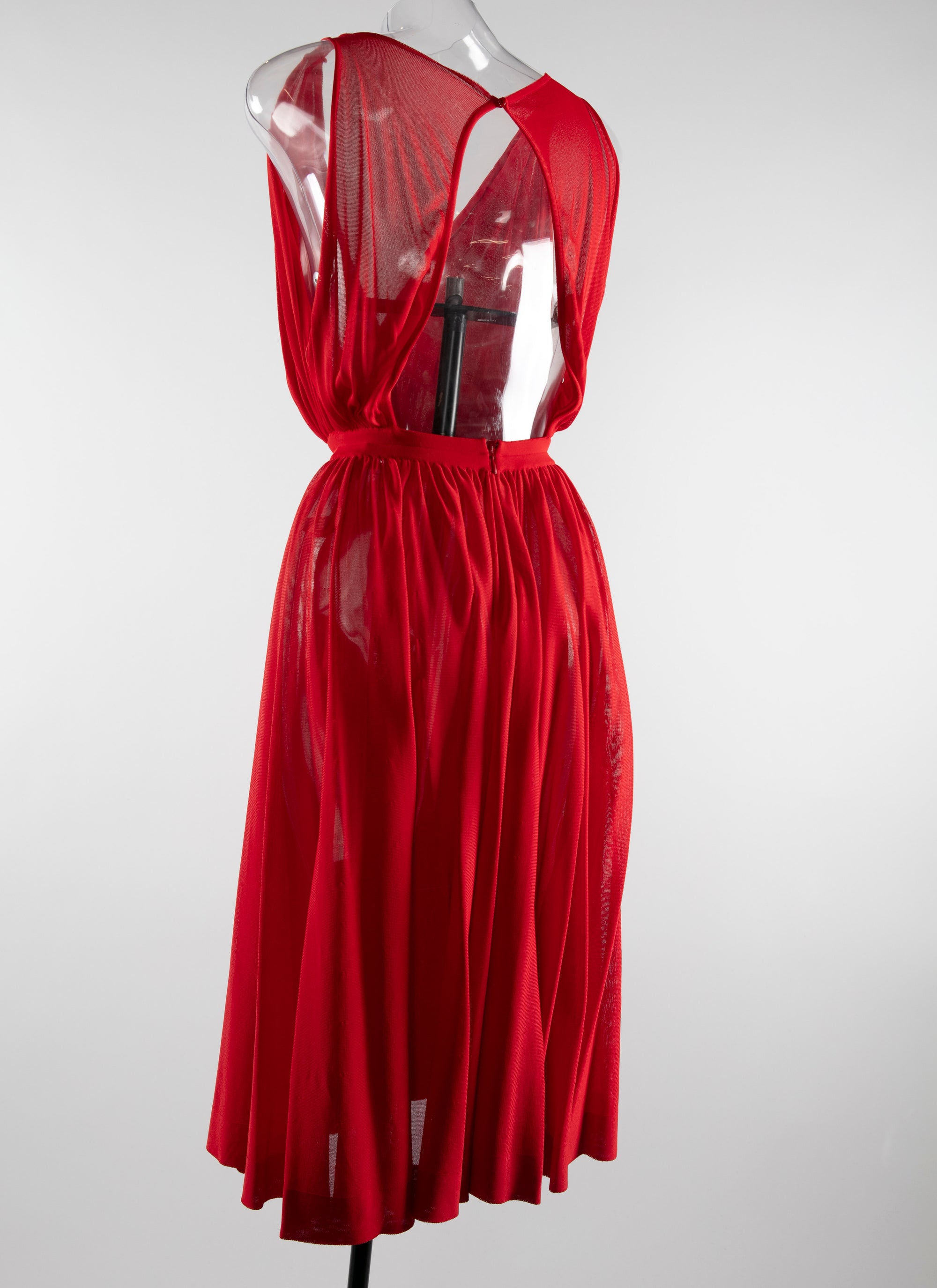 Short dress with plunging V neckline and bare back - Scarlet