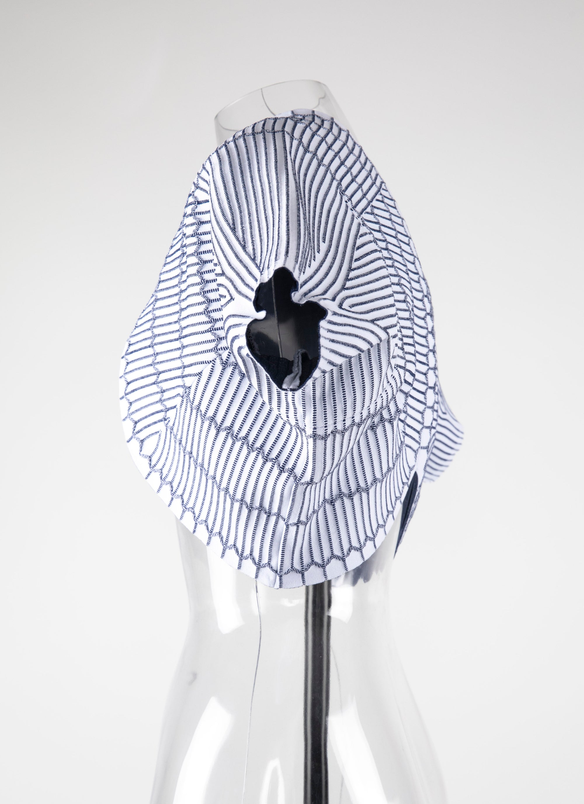 Knitted Pagoda short-sleeved bolero - White & Blue