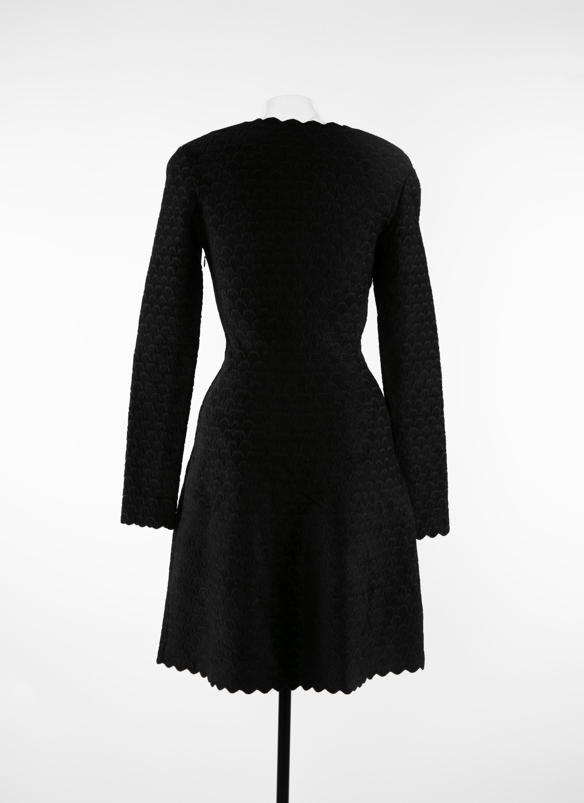 Long-sleeved dress with scalloped collar and hem - Black intense
