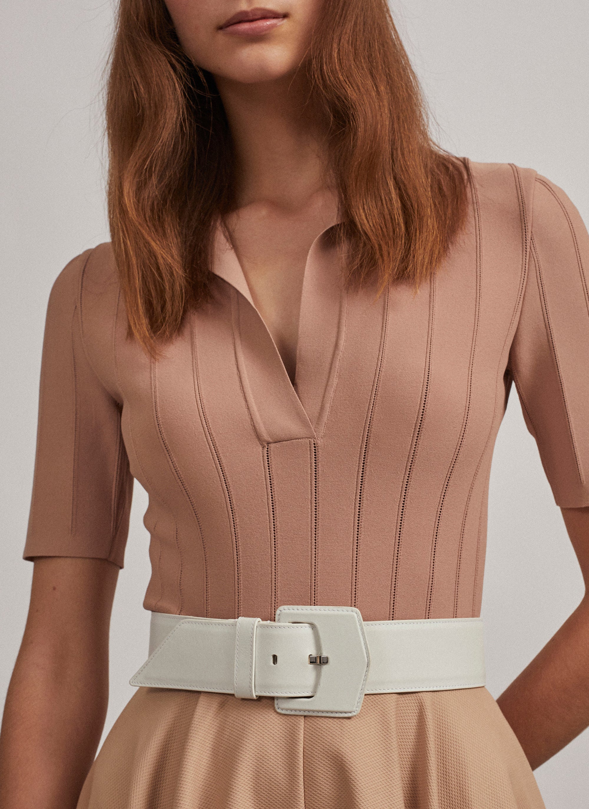 Oversized geometric buckle belt in leather - Turtle Dove