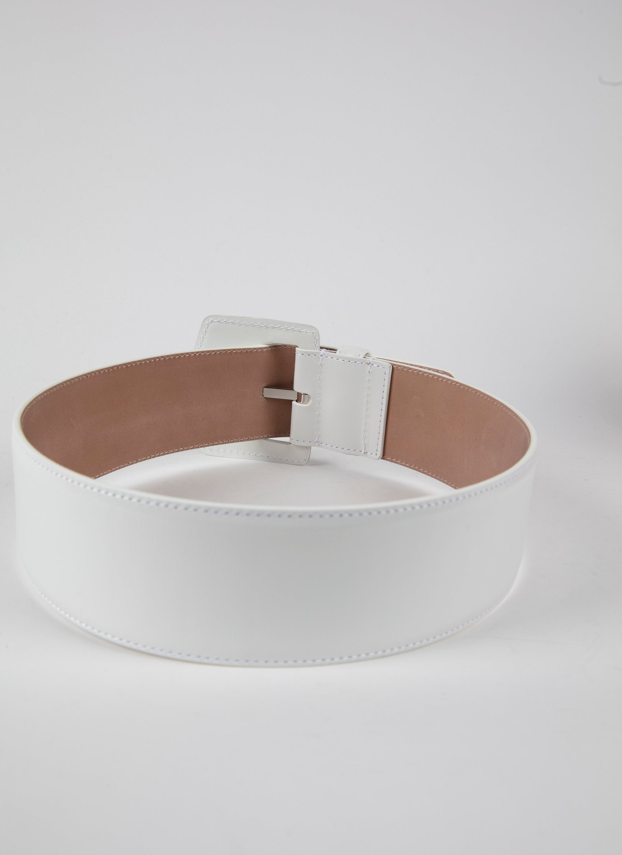 Oversized geometric buckle belt in leather - Optic White
