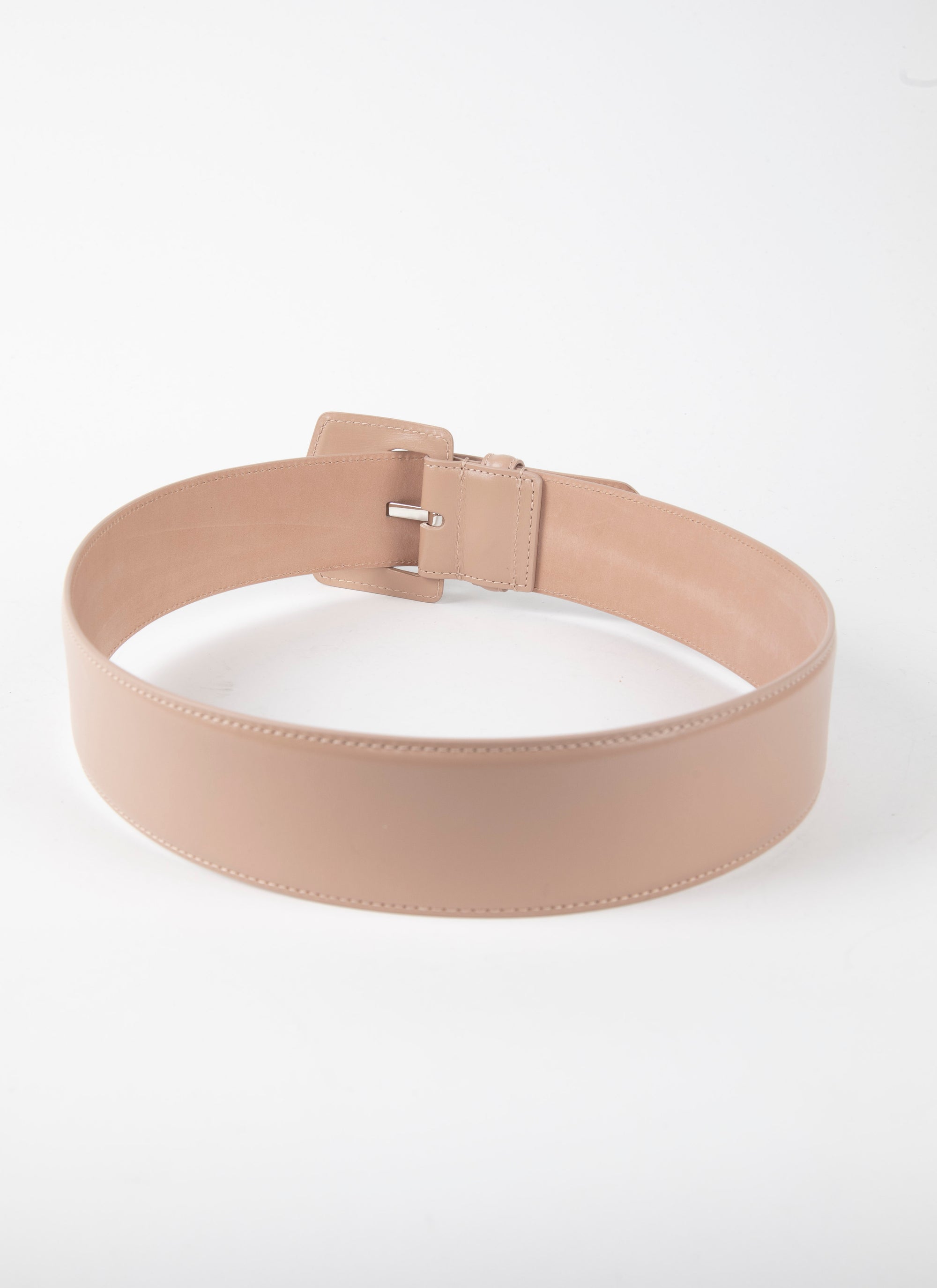 Oversized geometric buckle belt in leather - Sand