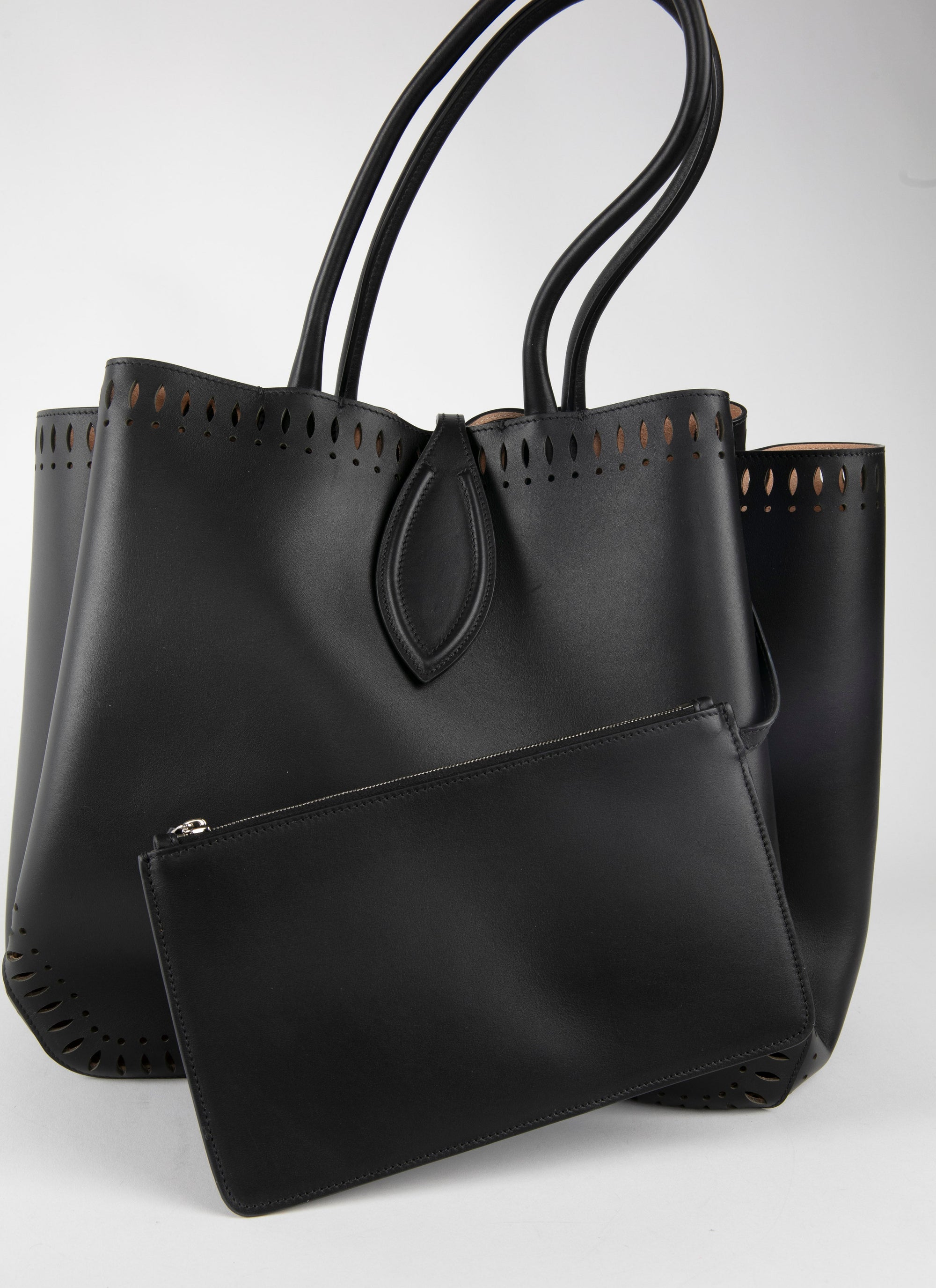 Shoulder bag Angele 32 in leather - Black