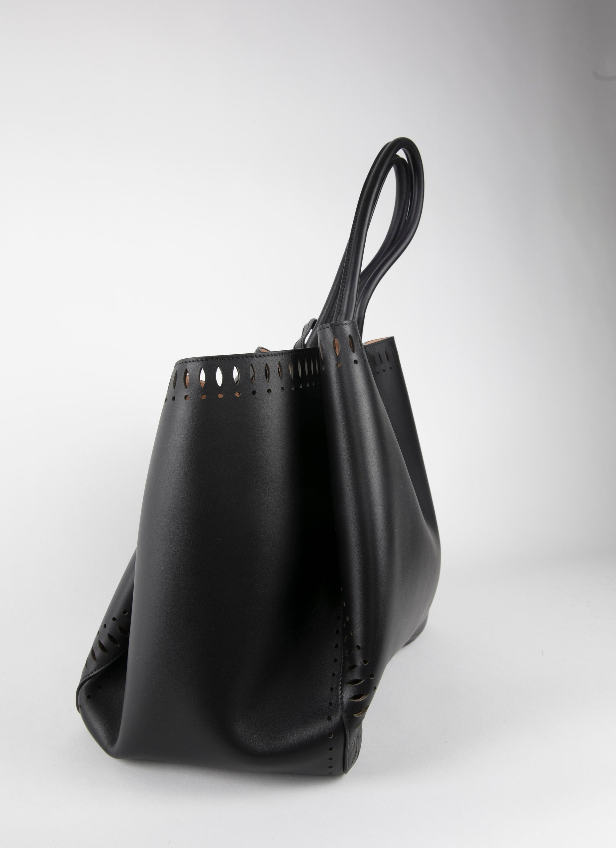 Shoulder bag Angele 32 in leather - Black