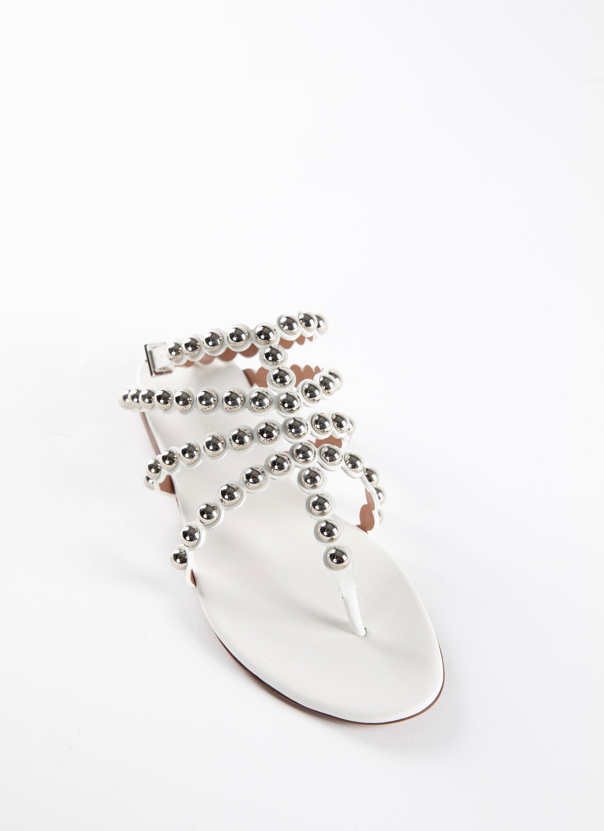 Sandales tong plates à brides clous en cuir - Blanc Cassé