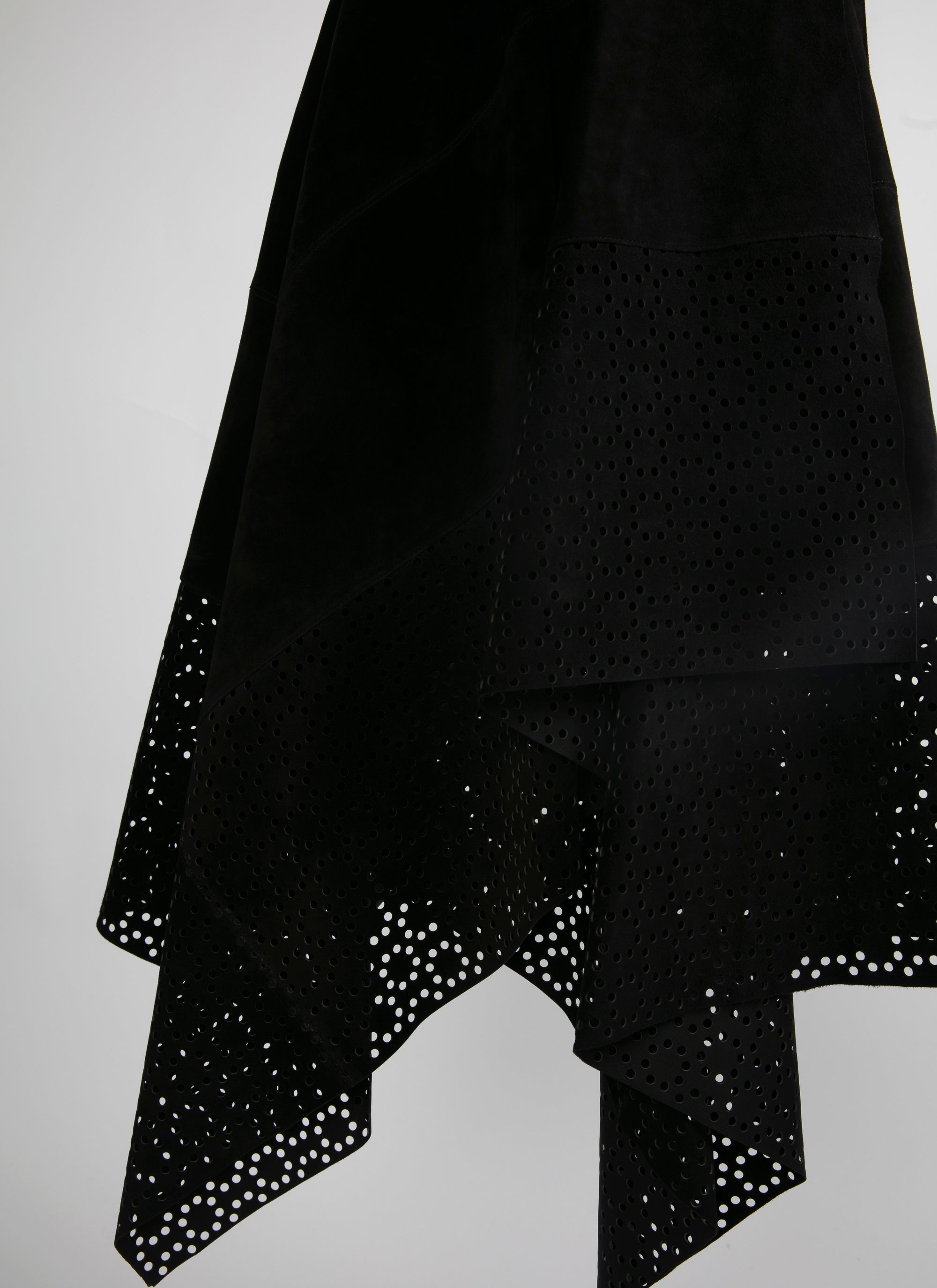 Jupe longue en cuir asymétrique ajourée - Noir