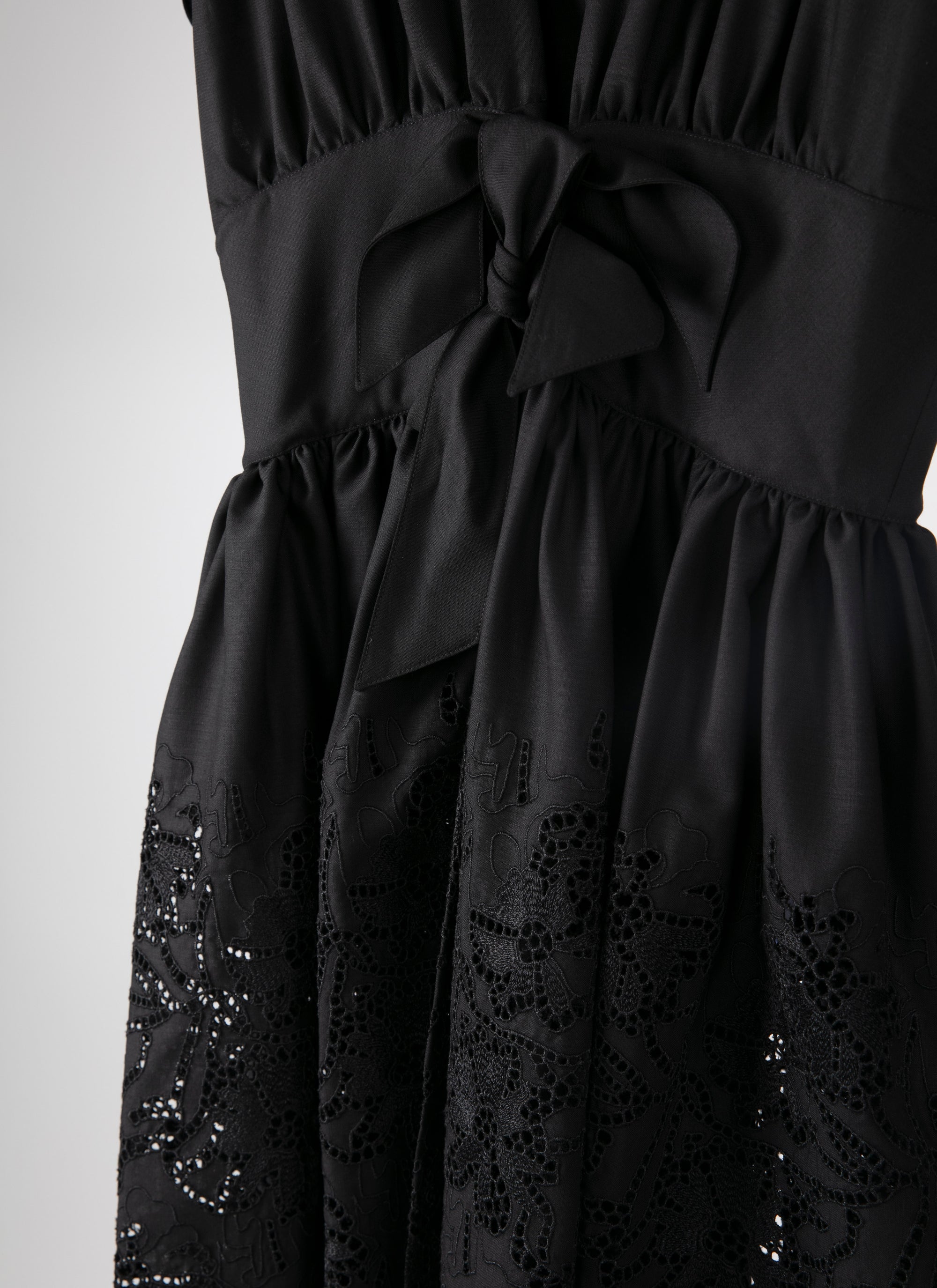 Robe à manches courtes avec nœud à la taille en laine - Noir