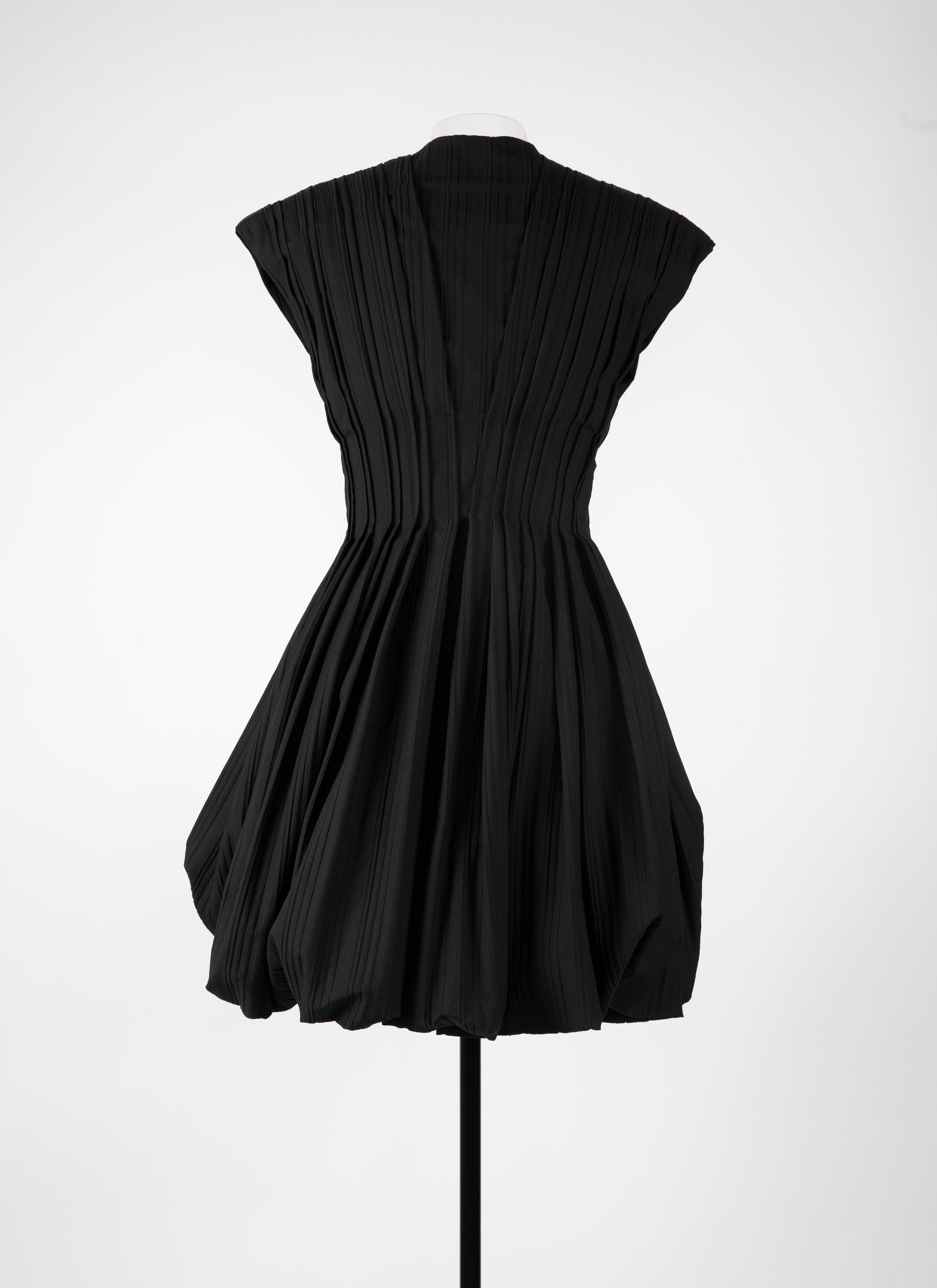 Robe courte évasée ceinturée à mancherons - Noir