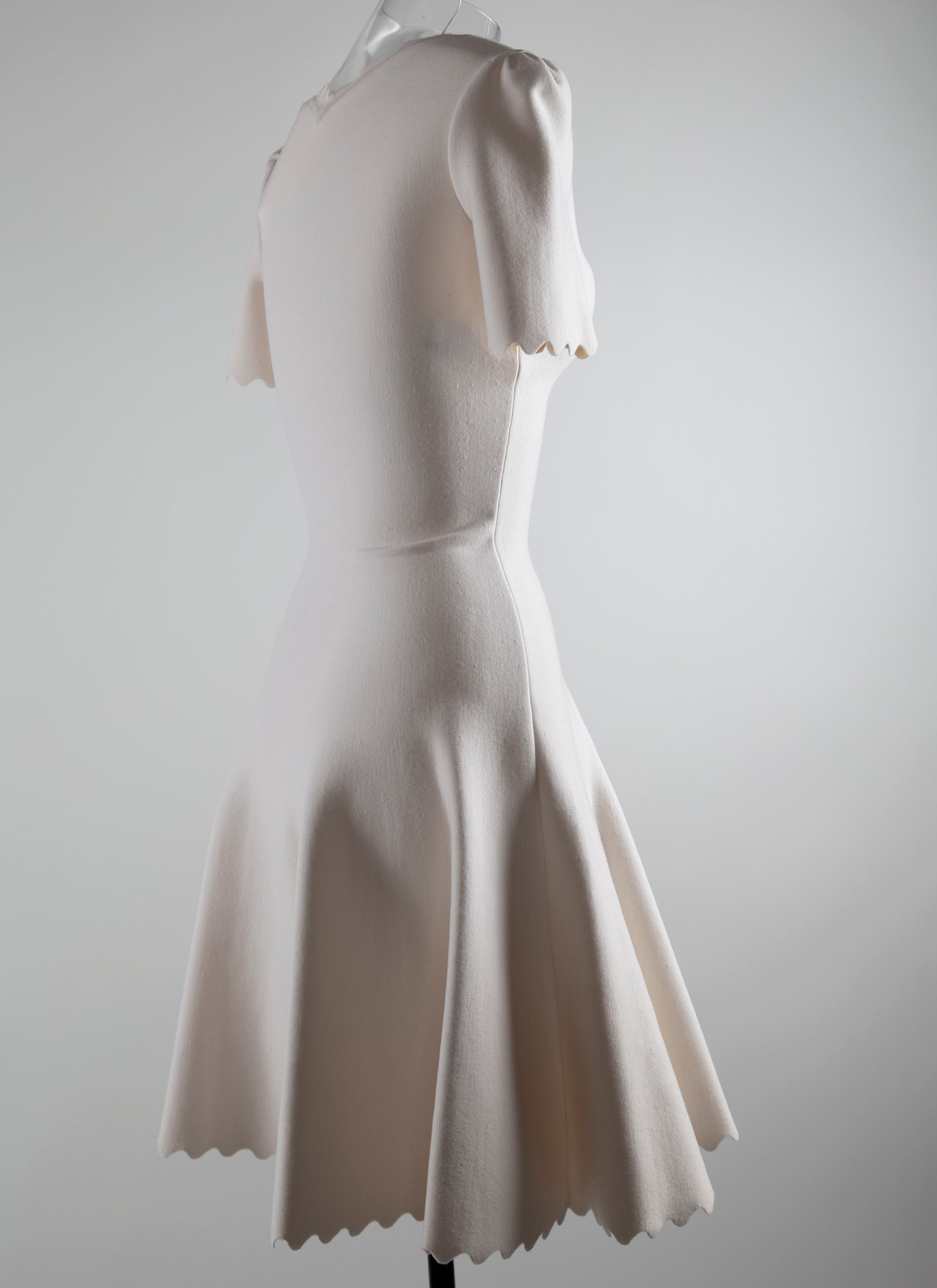 Robe courte évasée col v à manches courtes en laine - Blanc Nacre