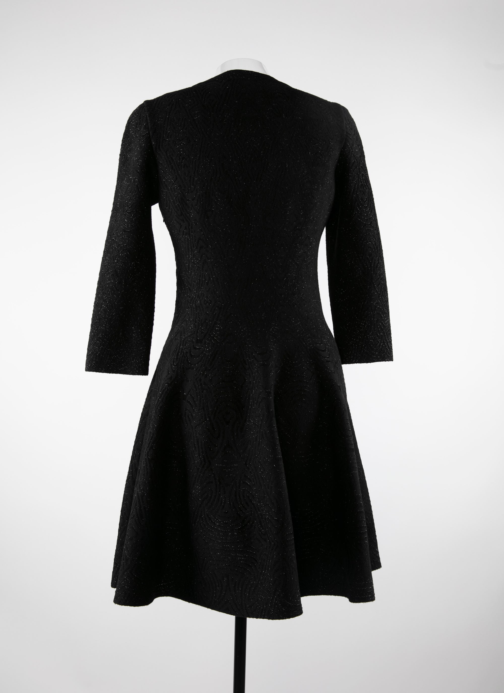 Robe courte évasée à col rond et manches 3/4 - Noir Brillant