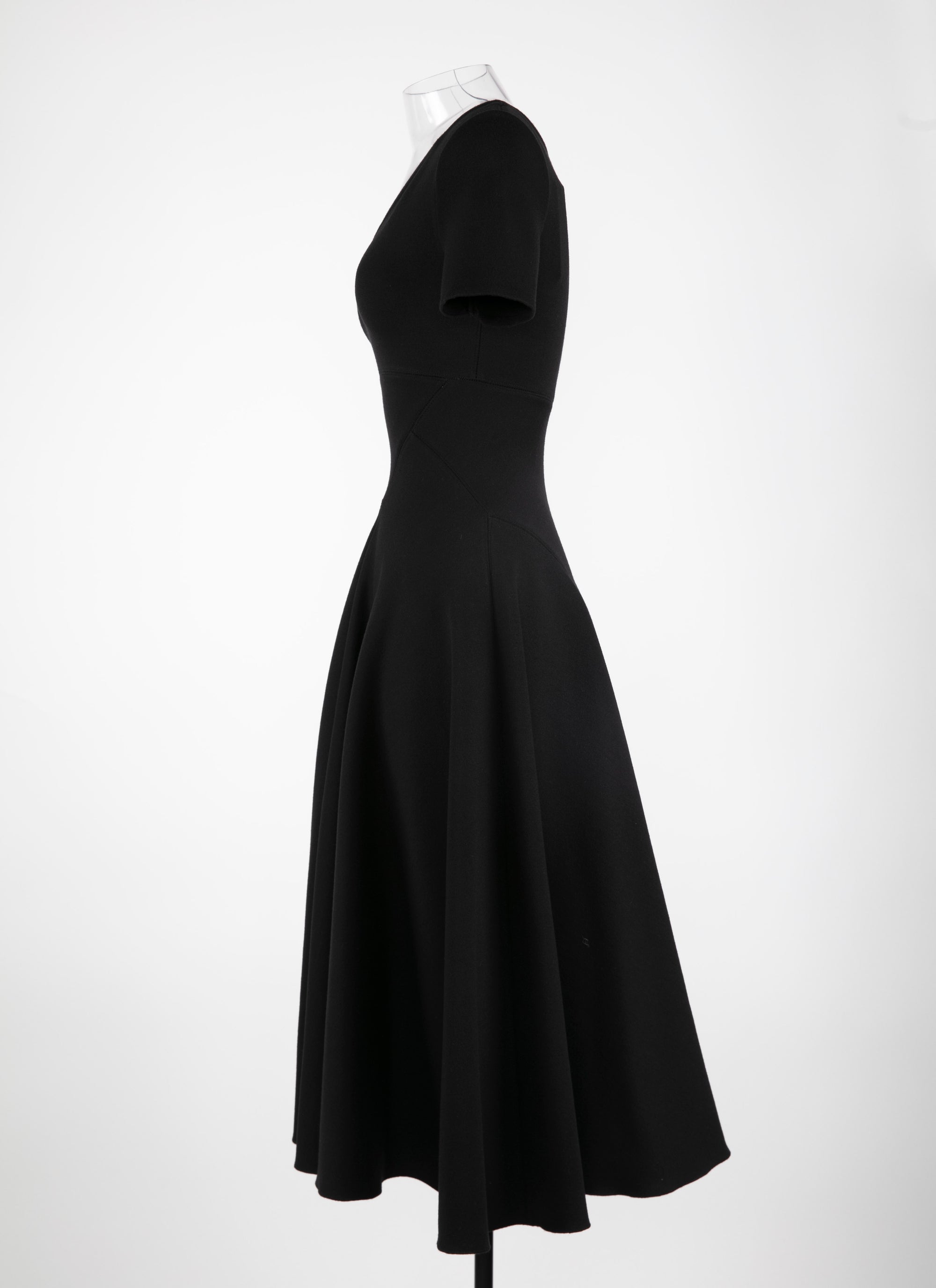 Robe longue évasée à col rond et manches courtes en laine - Noir