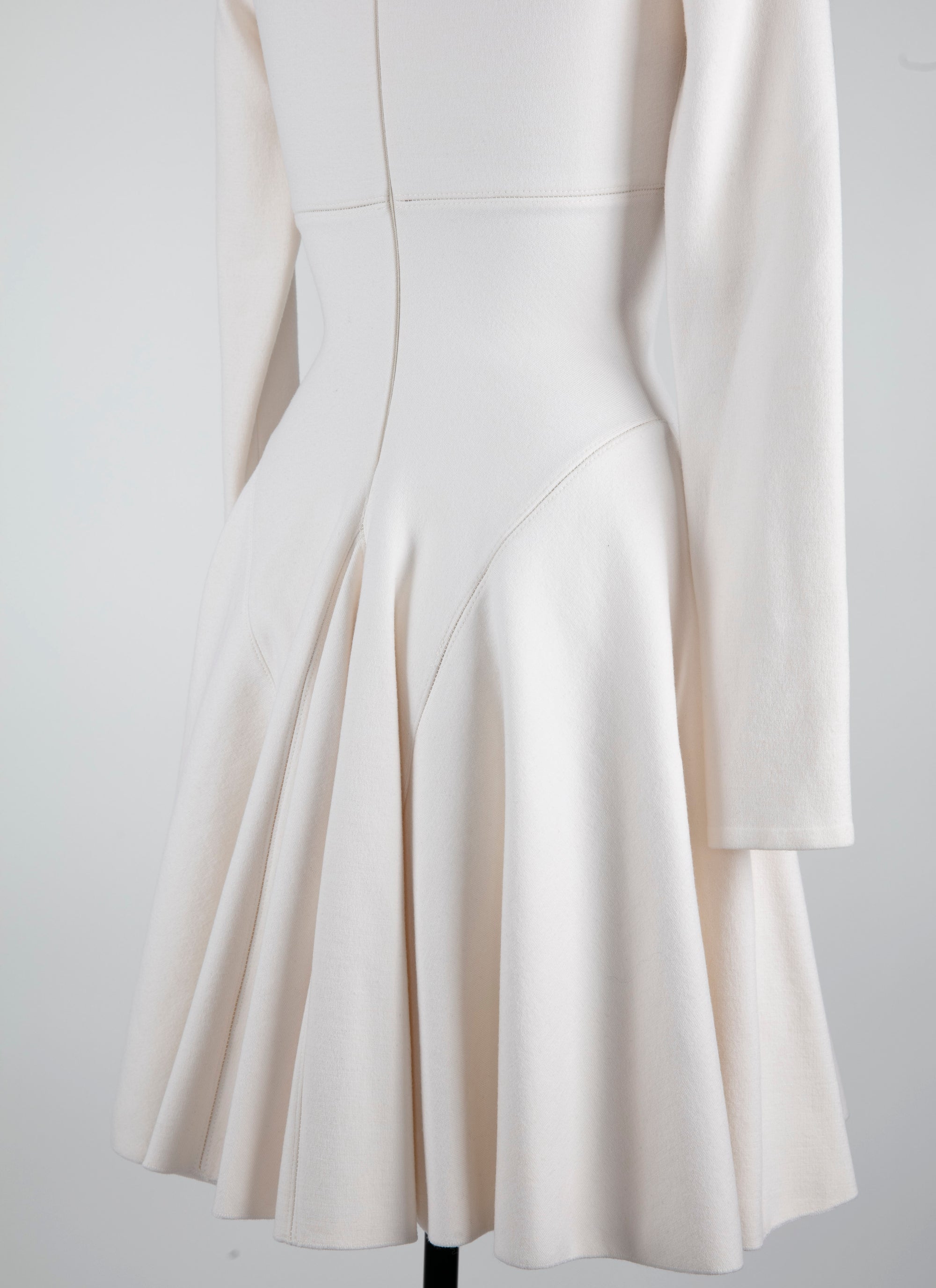 Robe courte évasée col rond à manches longues en laine - Blanc Nacre
