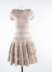 Robe courte évasée détails brodés à manches courtes - Nude