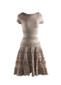 Robe courte évasée détails brodés à manches courtes - Nude
