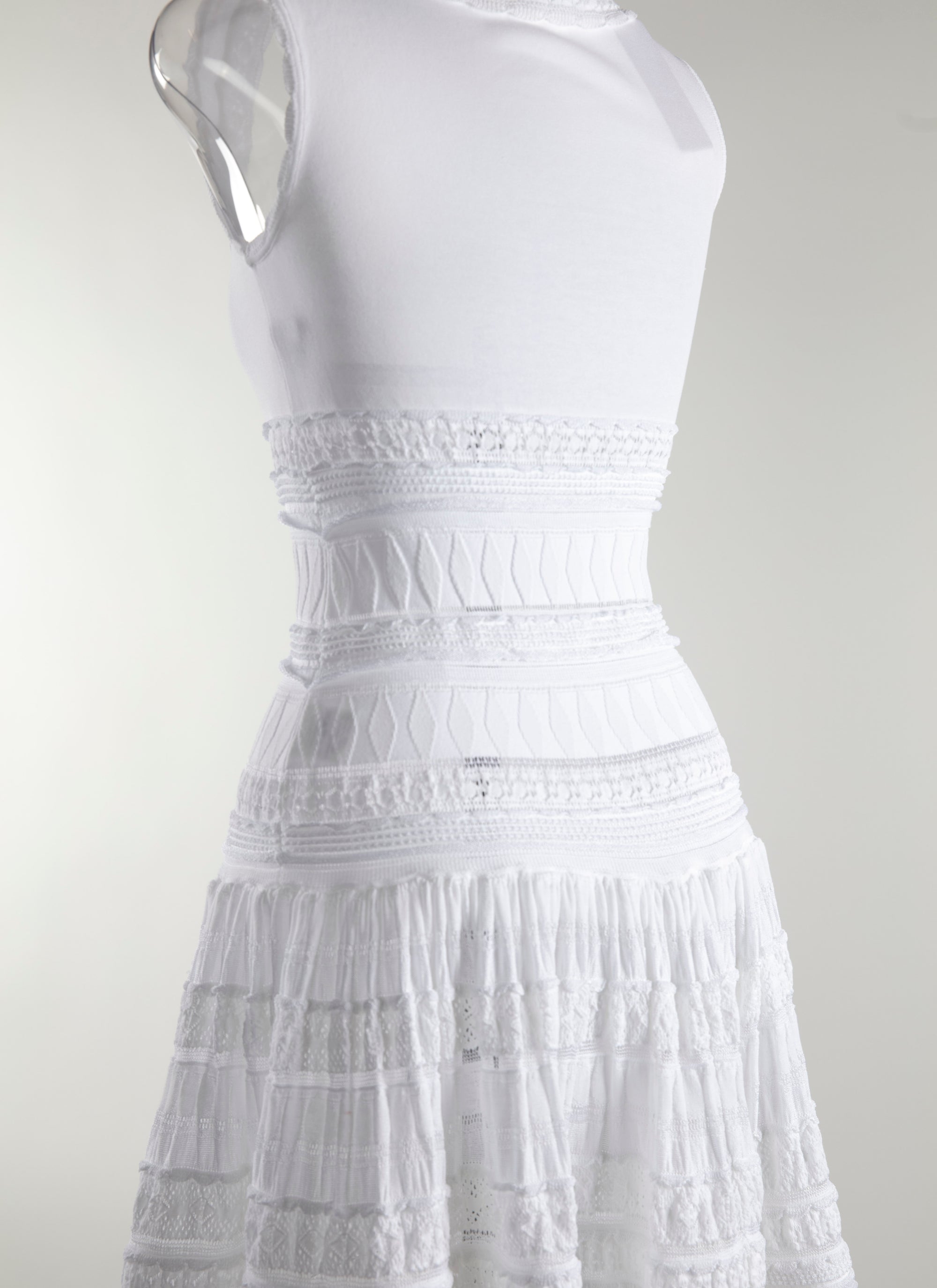 Robe longue évasée sans manches à détails brodés et col carré - Blanc
