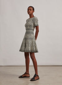 Short-sleeved knitted lynx dress - Flesh & Black