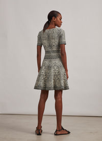 Short-sleeved knitted lynx dress - Flesh & Black