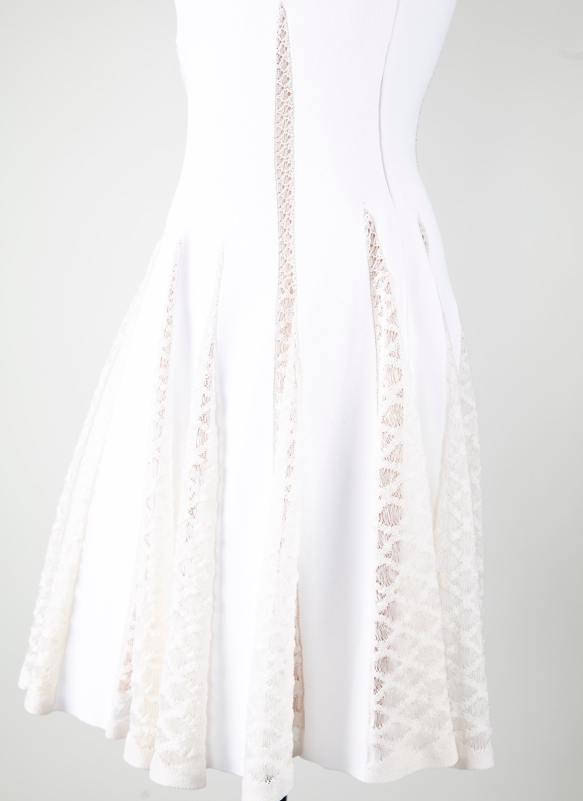 Robe courte col bateau avec détails en dentelle - Blanc