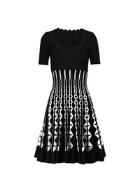 Pleated short dress with scoop neck - Black & White