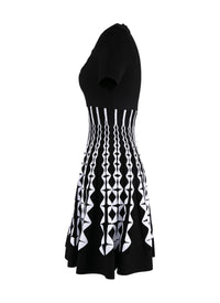 Pleated short dress with scoop neck - Black & White