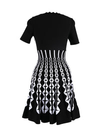 Pleated short dress with scoop neck - Black & White