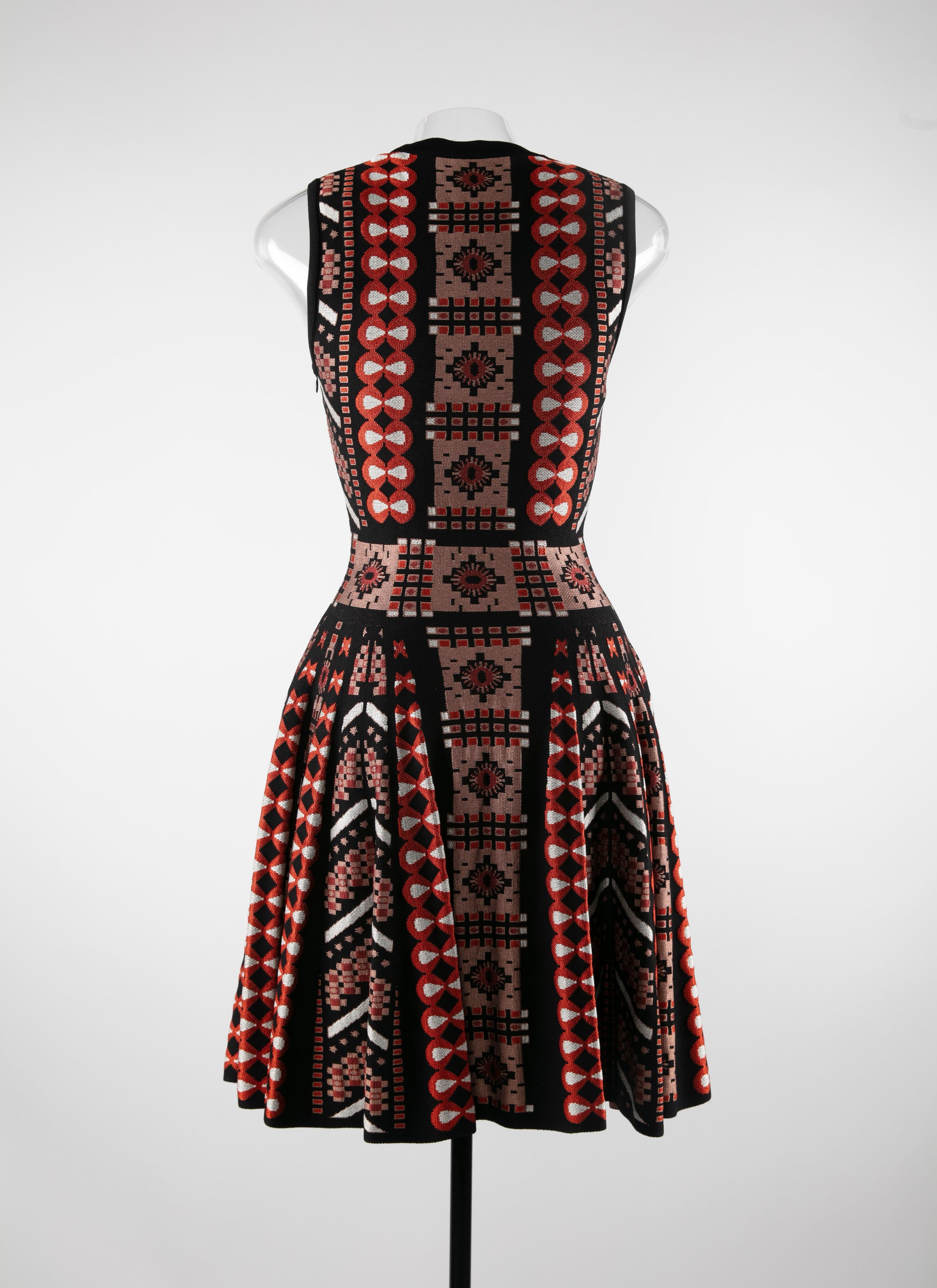 Robe courte à motif géométrique jacquard - Bois de Rose & Noir