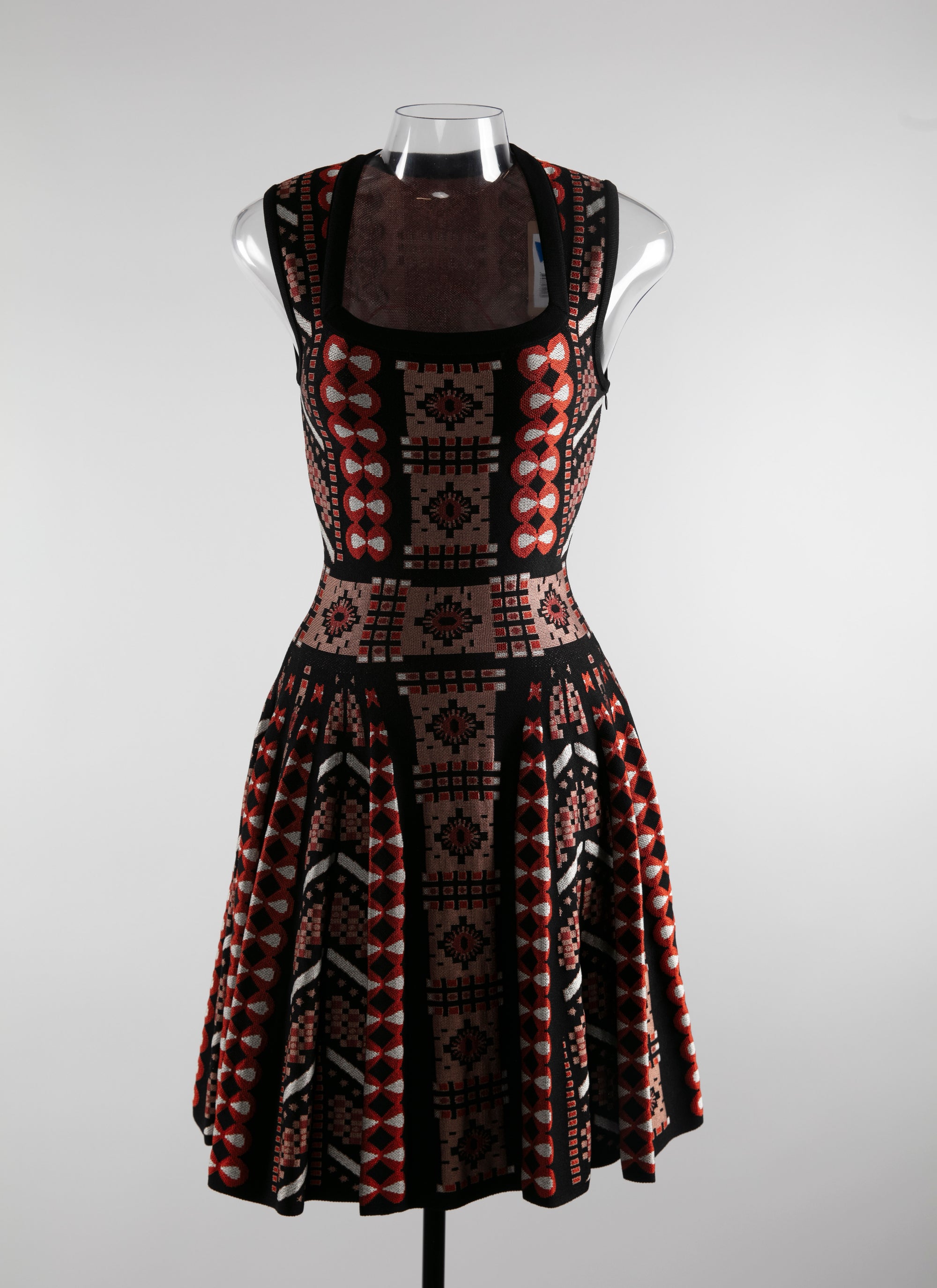 Robe courte à motif géométrique jacquard - Bois de Rose & Noir